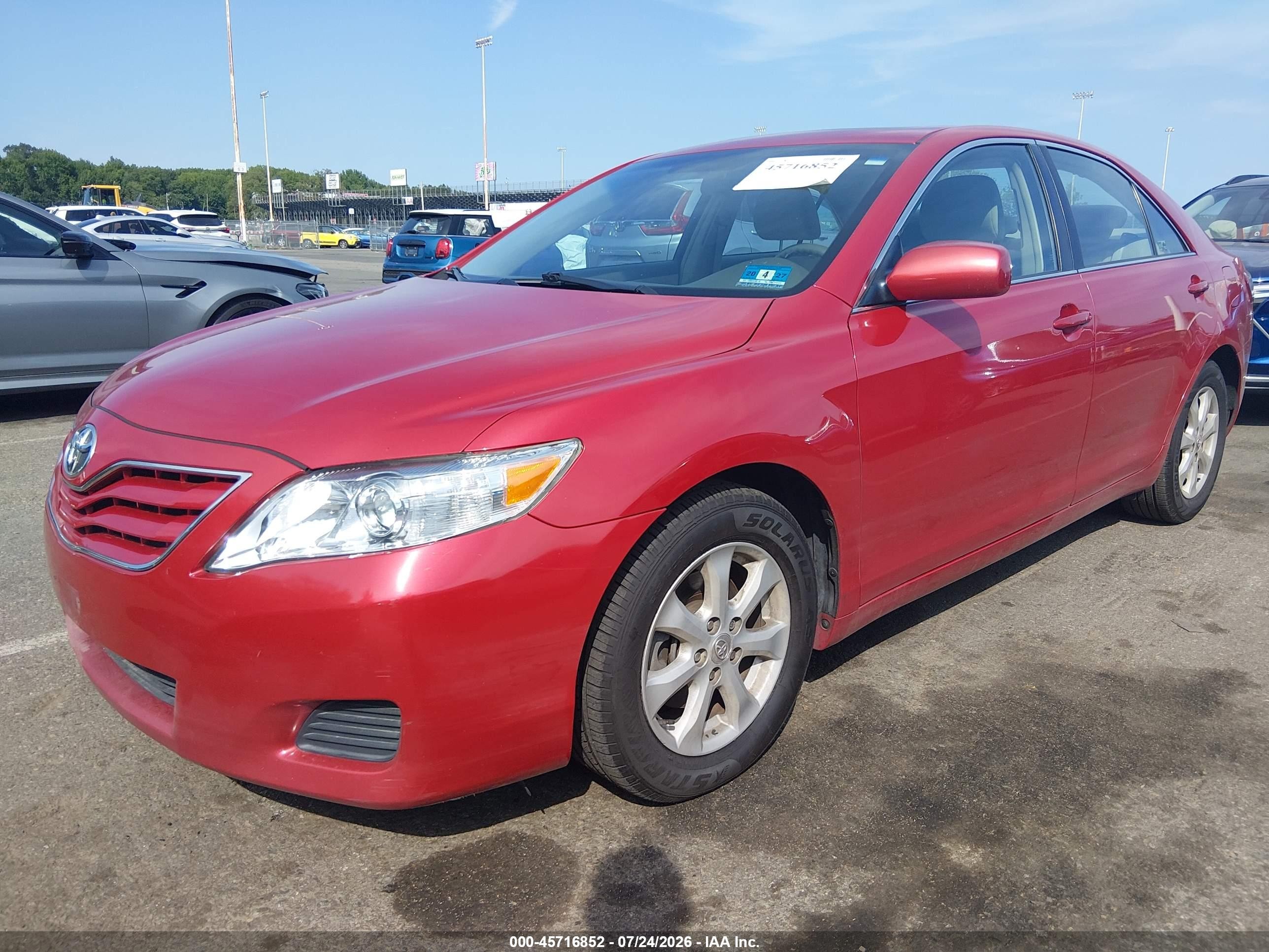 2010 Toyota Camry Le Red vin: 4T1BF3EK6AU108597
