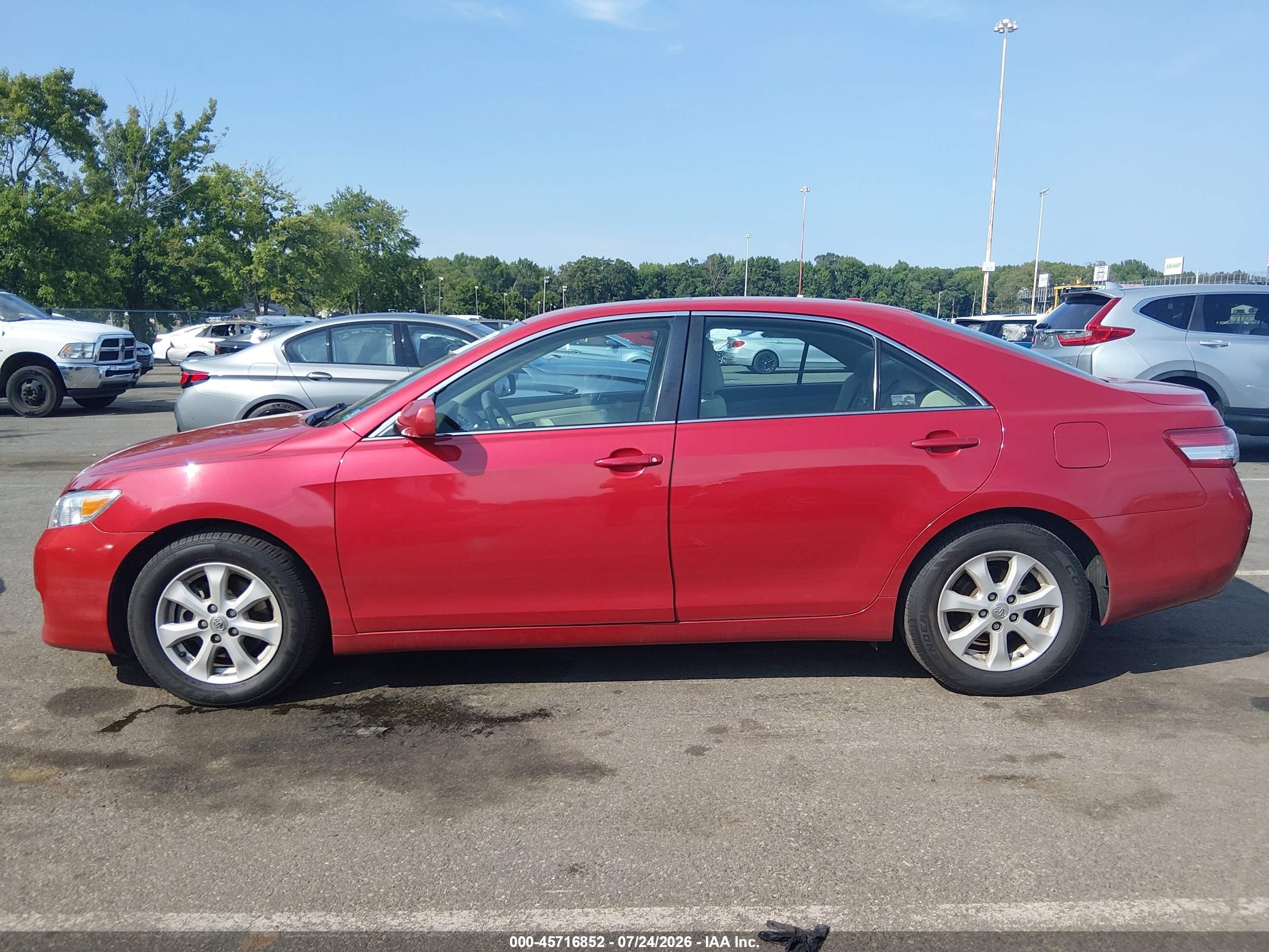 2010 Toyota Camry Le Red vin: 4T1BF3EK6AU108597