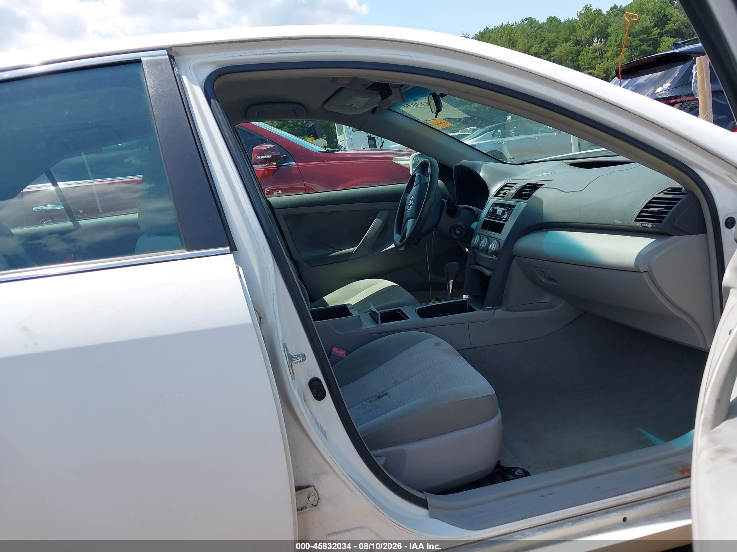2010 Toyota Camry Le White vin: 4T1BF3EK6AU573249