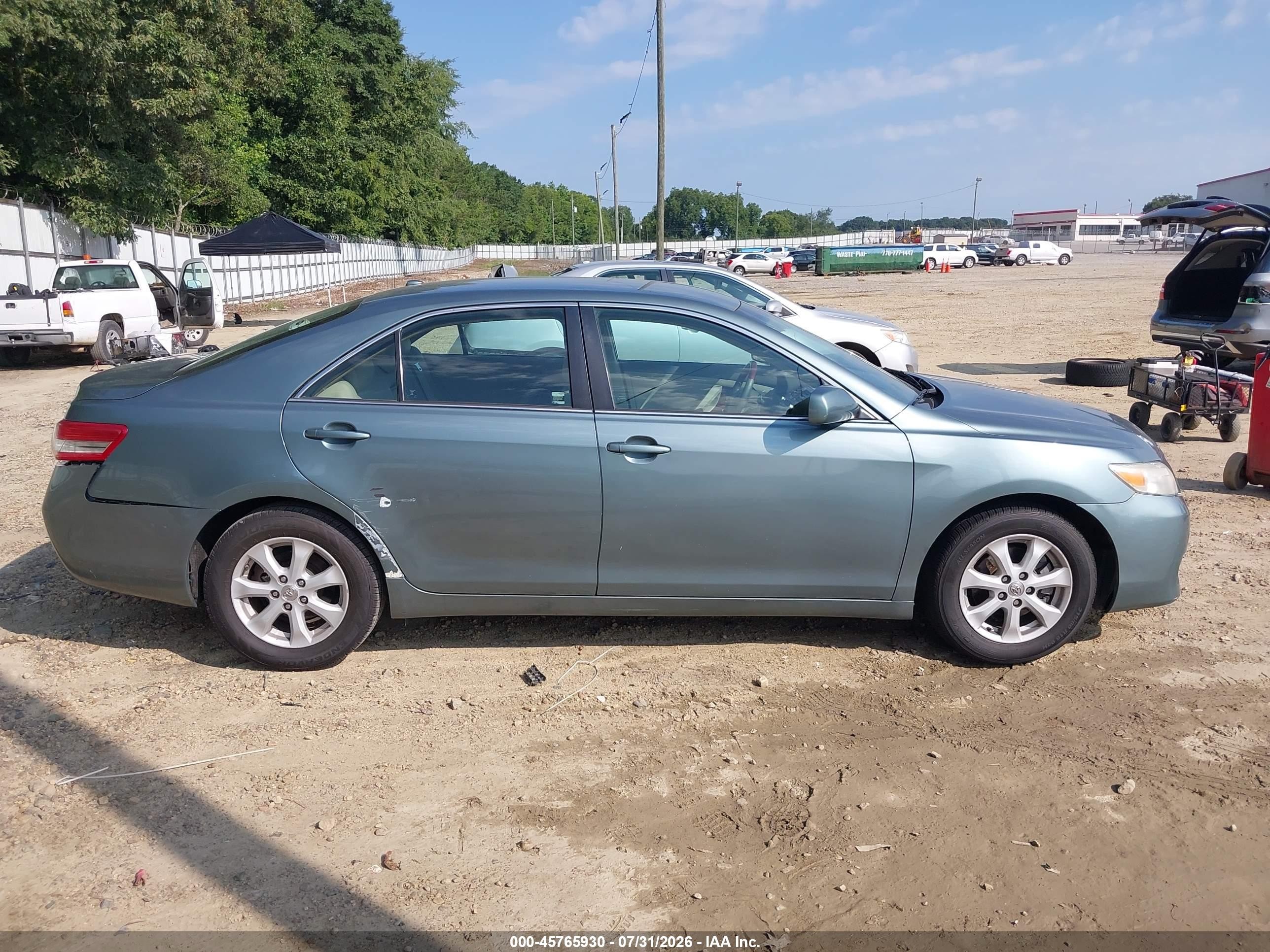 2010 Toyota Camry Le Green vin: 4T1BF3EK6AU575096