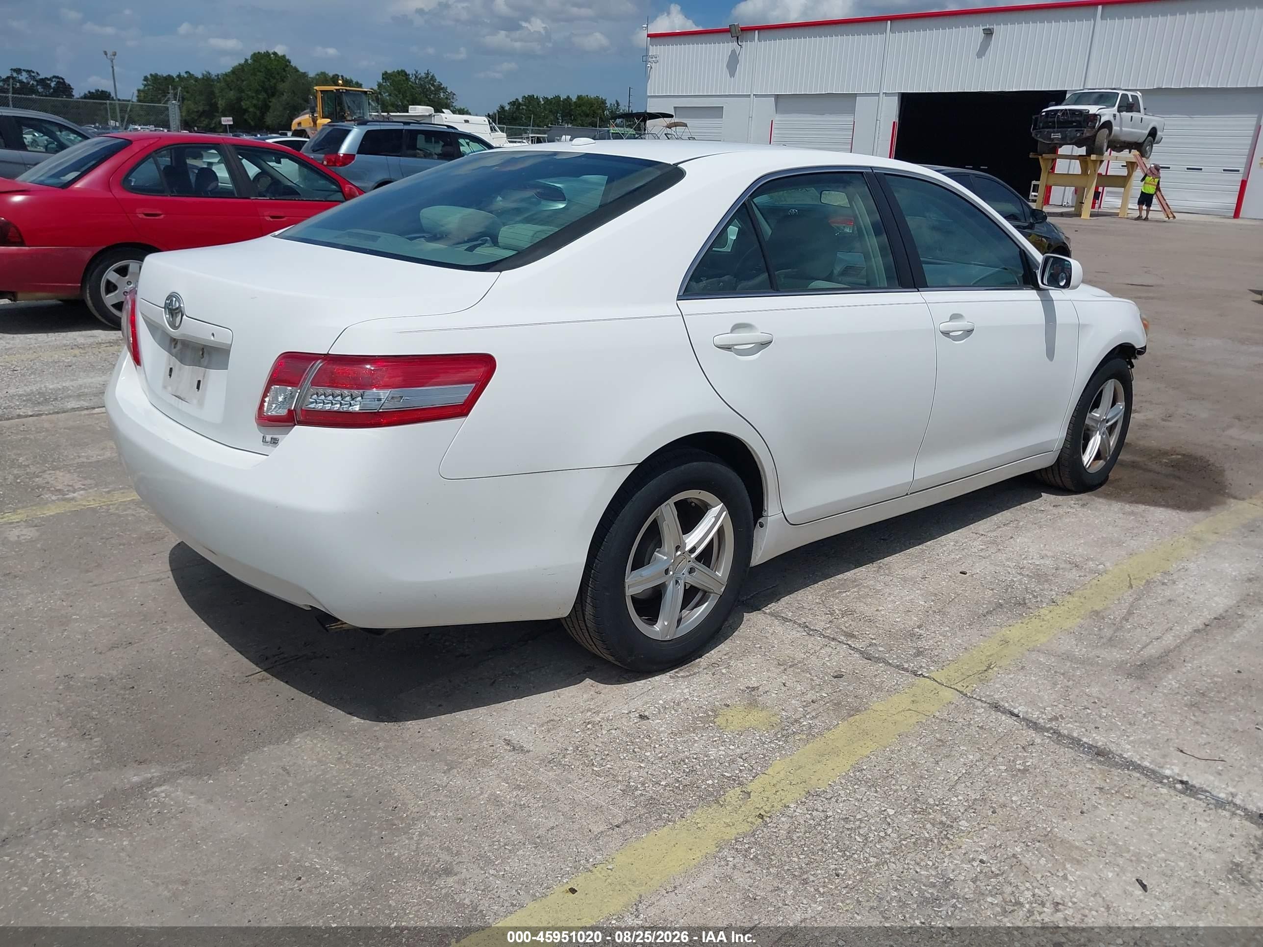 2010 Toyota Camry Le Белый vin: 4T1BF3EK6AU577690