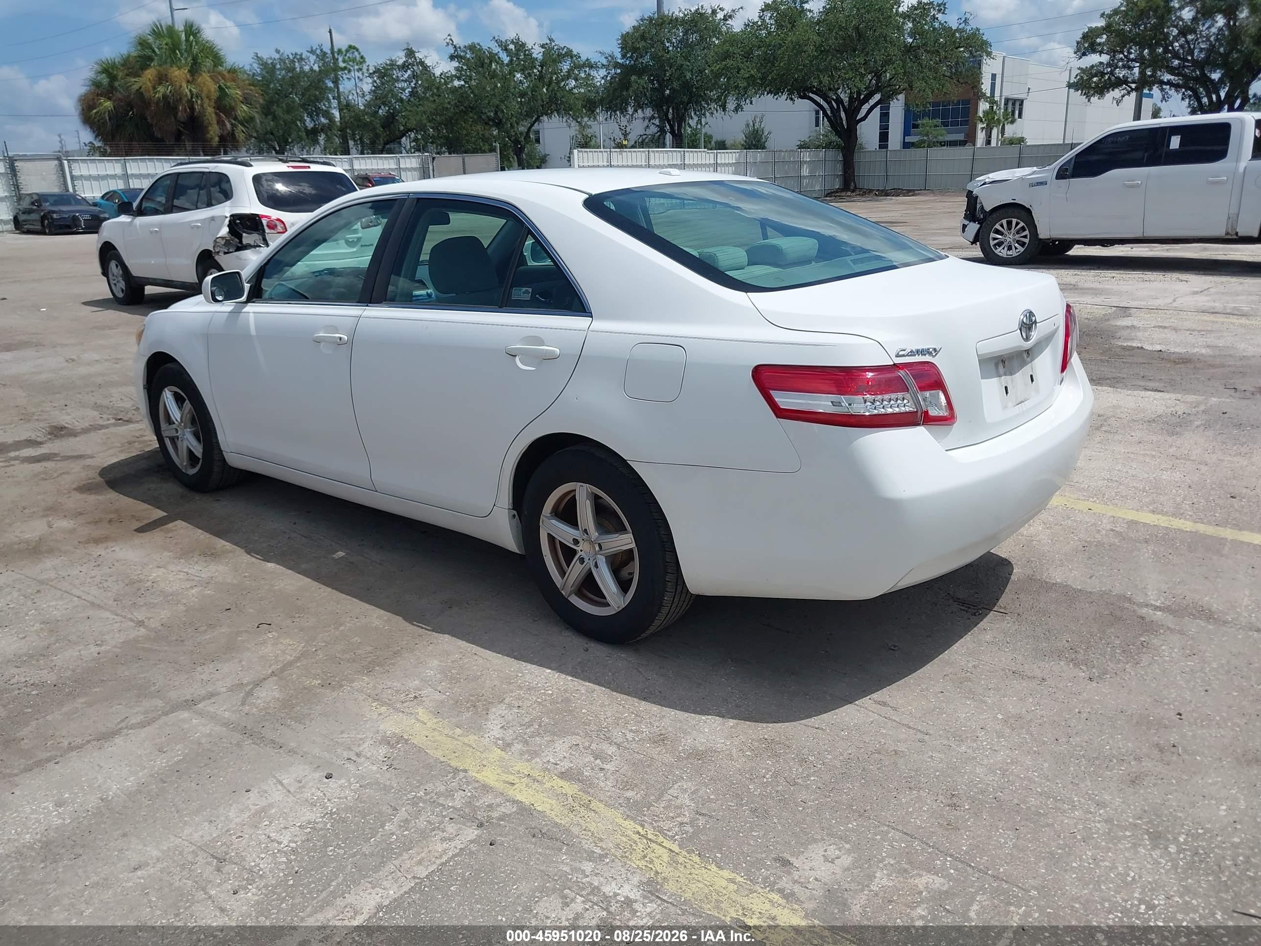 2010 Toyota Camry Le Белый vin: 4T1BF3EK6AU577690