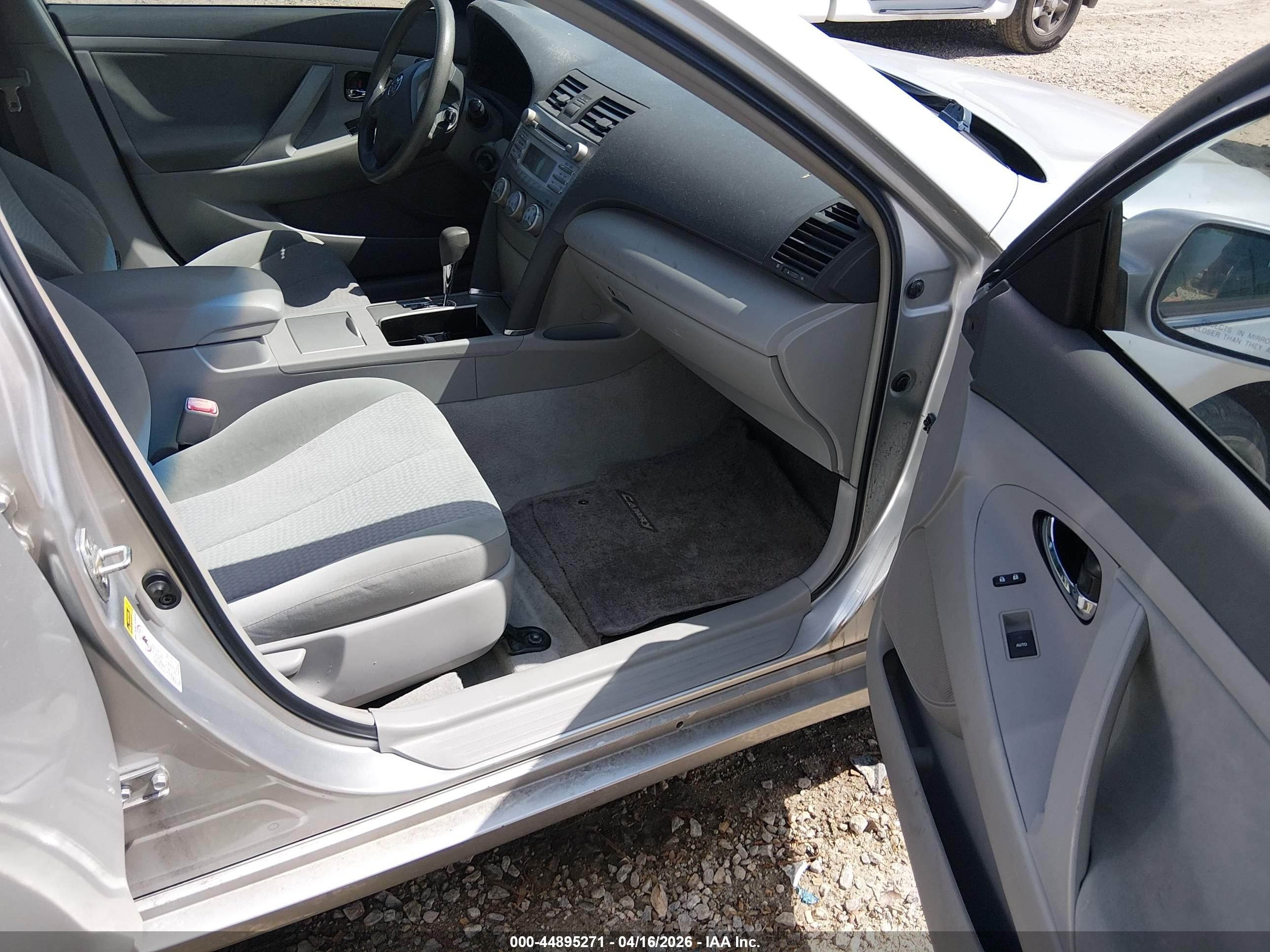 2011 Toyota Camry Silver vin: 4T1BF3EK6BU118449