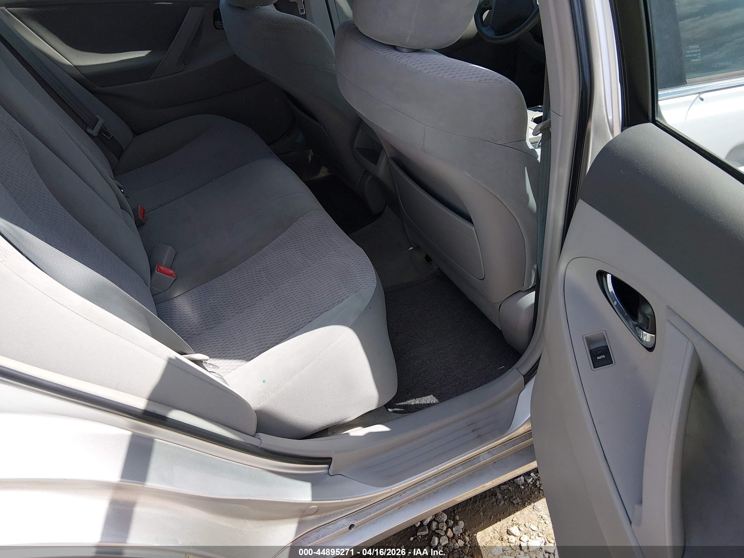 2011 Toyota Camry Silver vin: 4T1BF3EK6BU118449