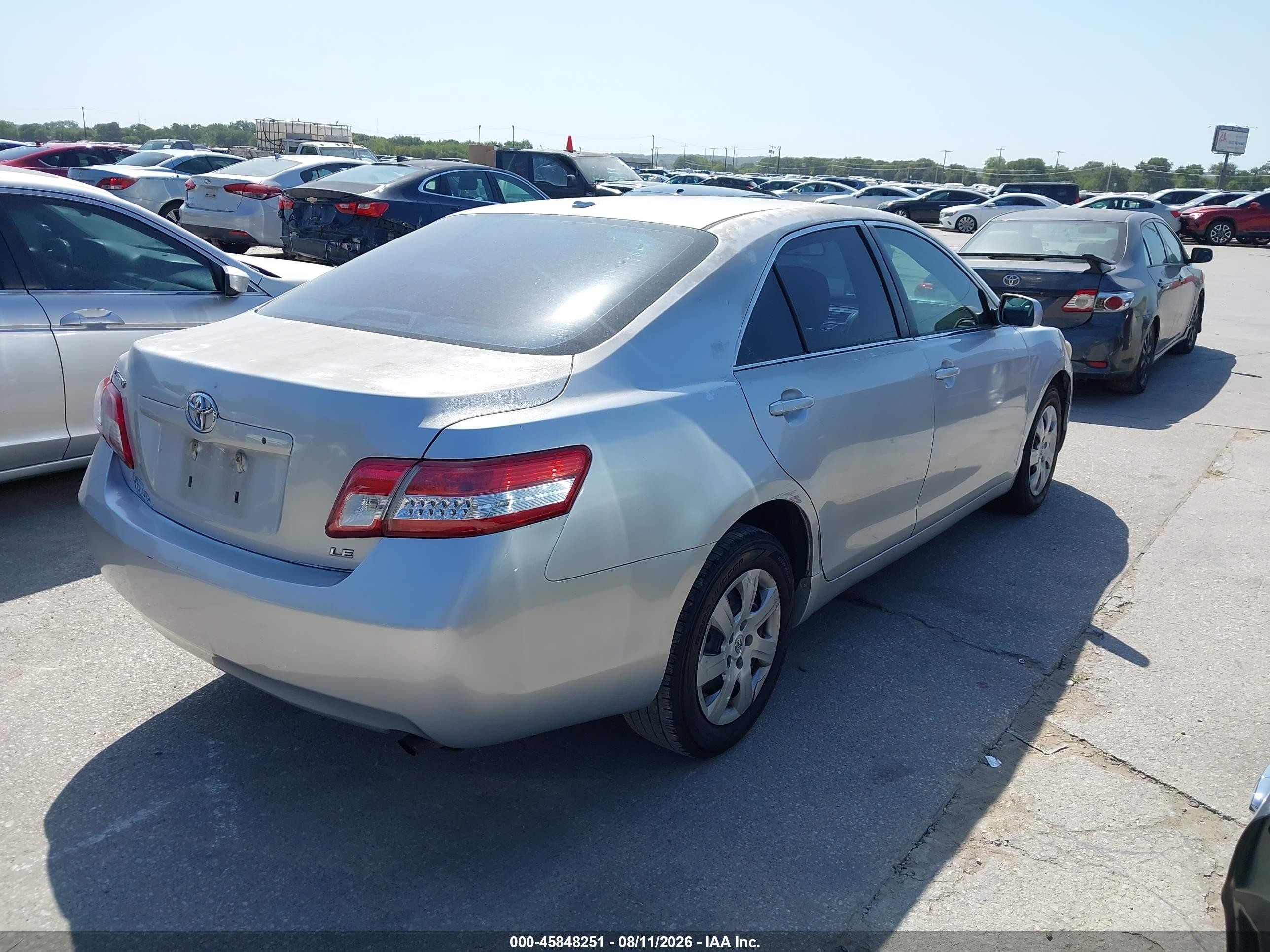 2011 Toyota Camry Le Silver vin: 4T1BF3EK6BU129418