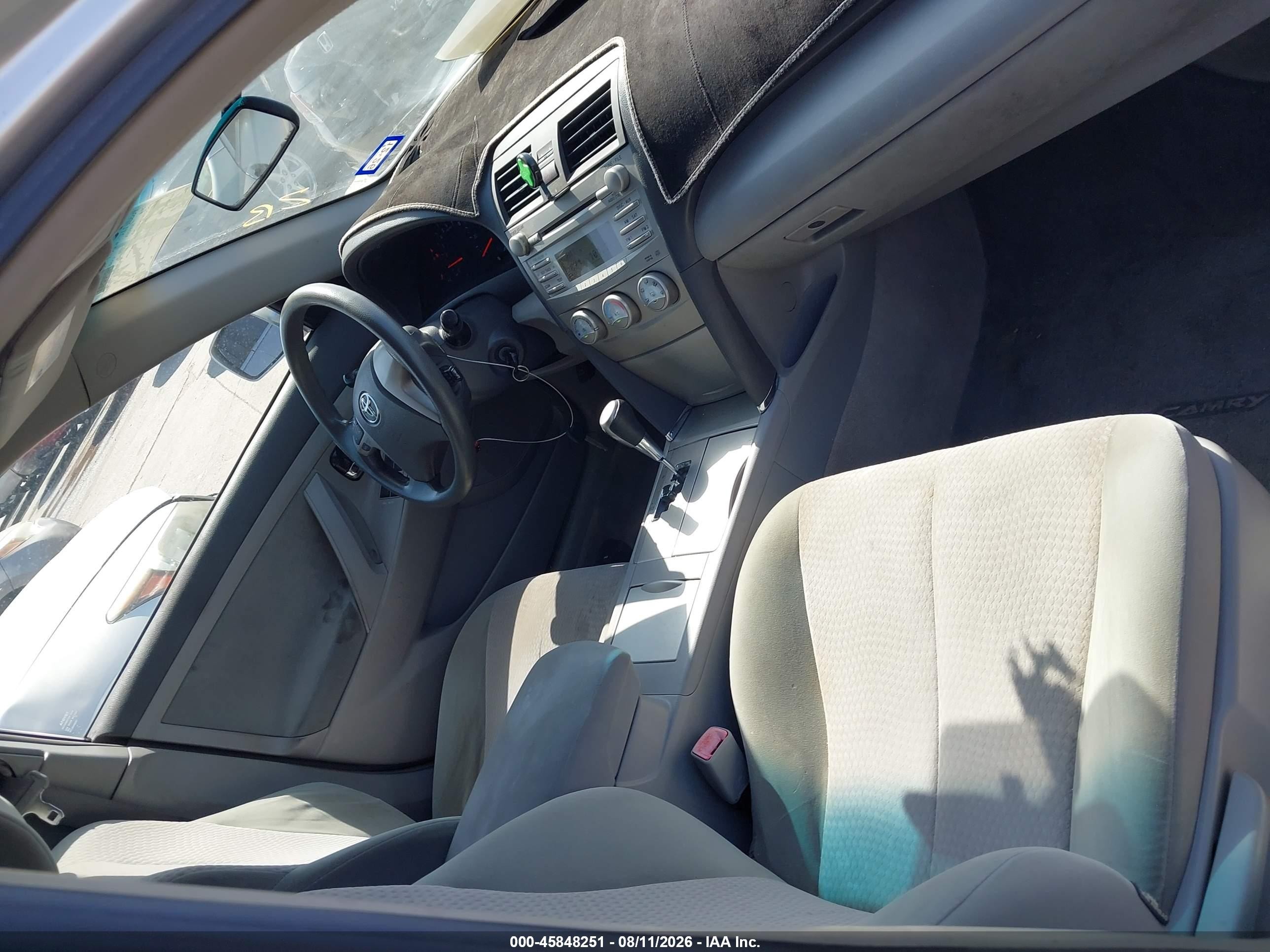 2011 Toyota Camry Le Silver vin: 4T1BF3EK6BU129418