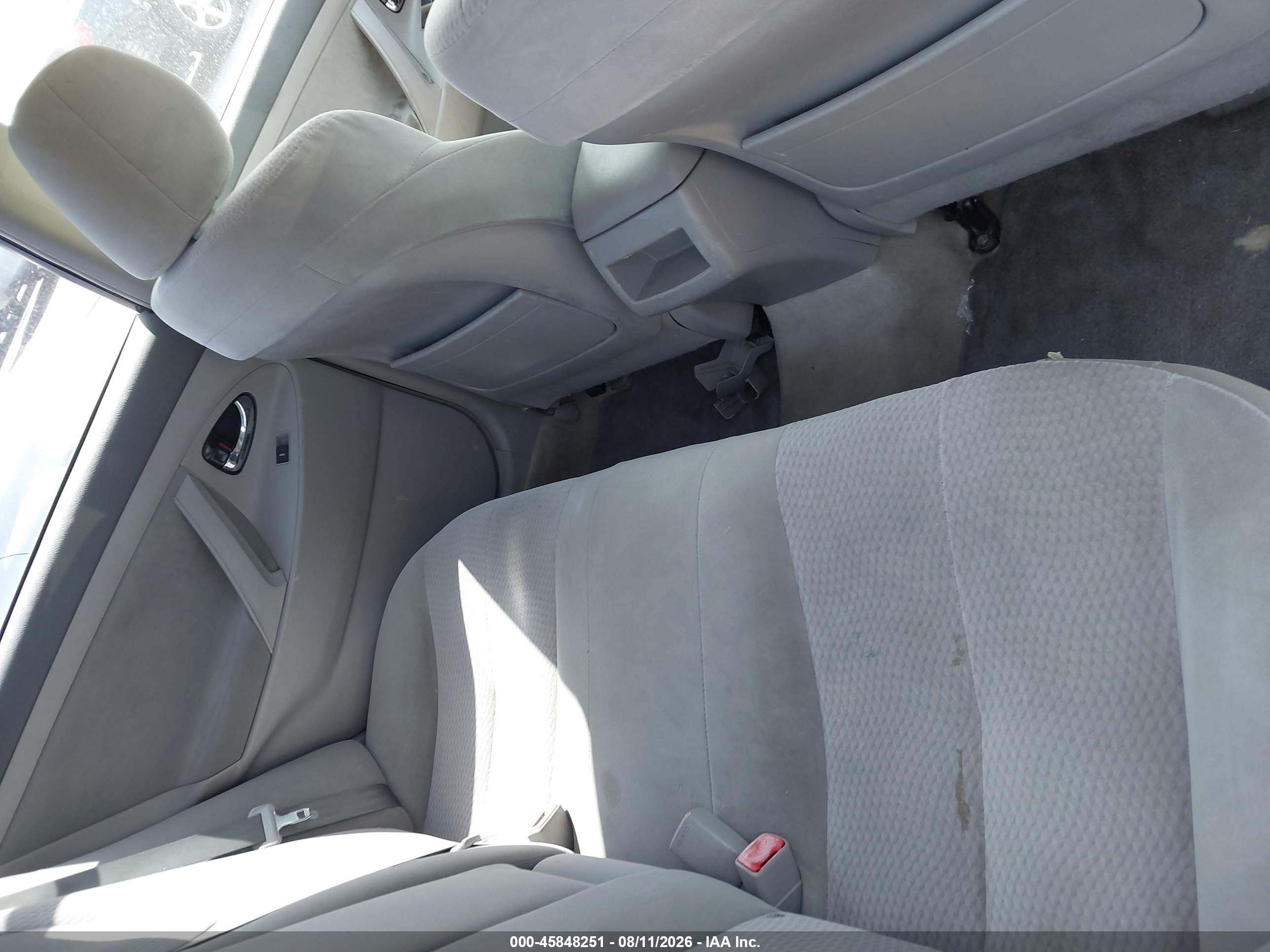 2011 Toyota Camry Le Silver vin: 4T1BF3EK6BU129418
