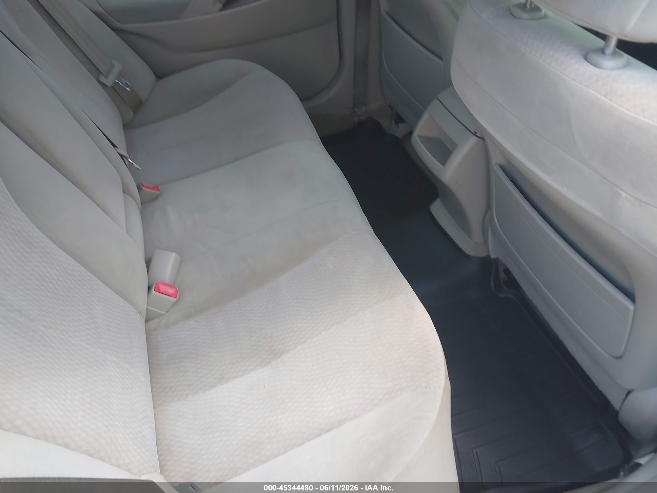 2011 Toyota Camry Le Gold vin: 4T1BF3EK6BU131427