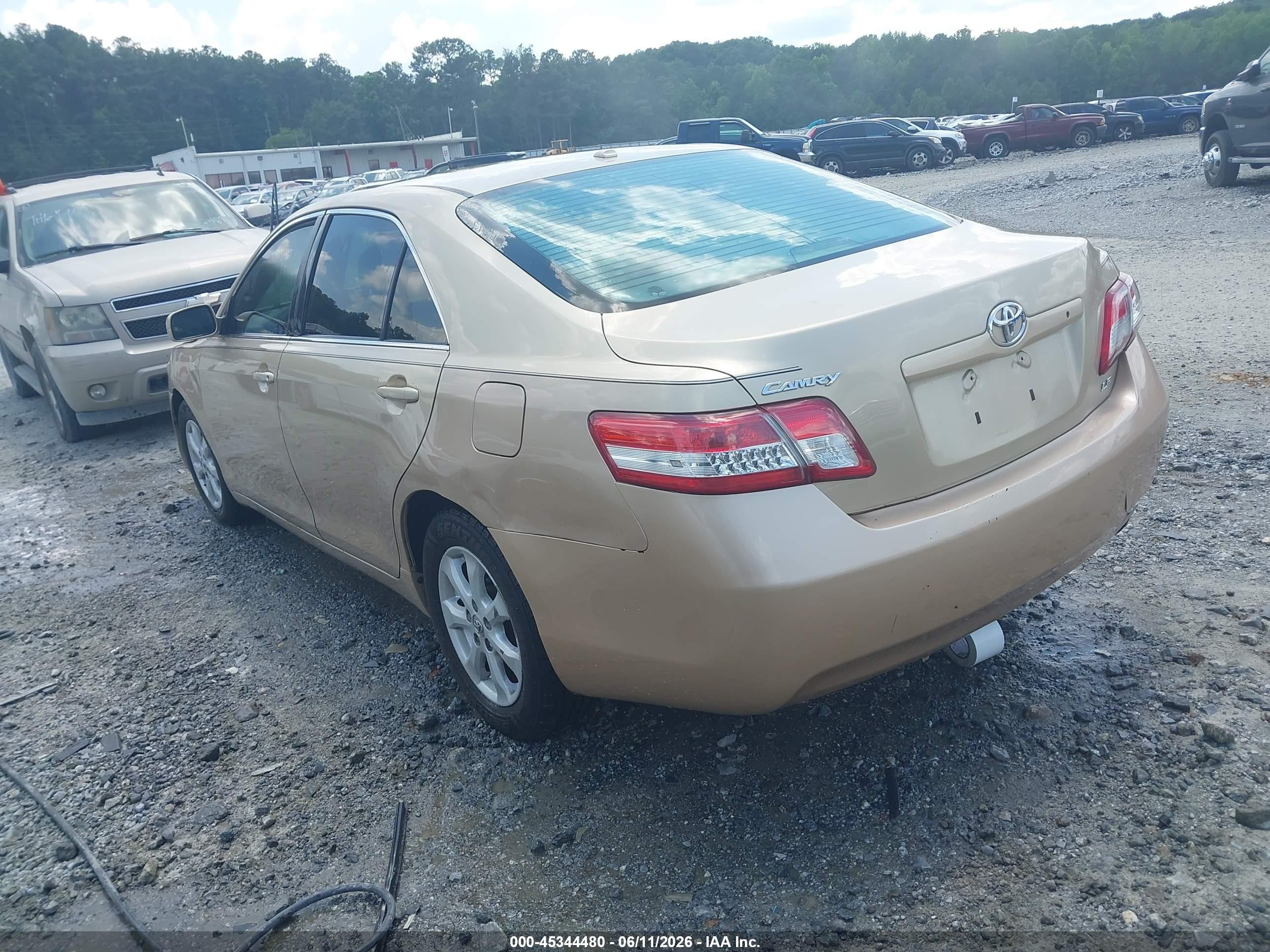 2011 Toyota Camry Le Gold vin: 4T1BF3EK6BU131427