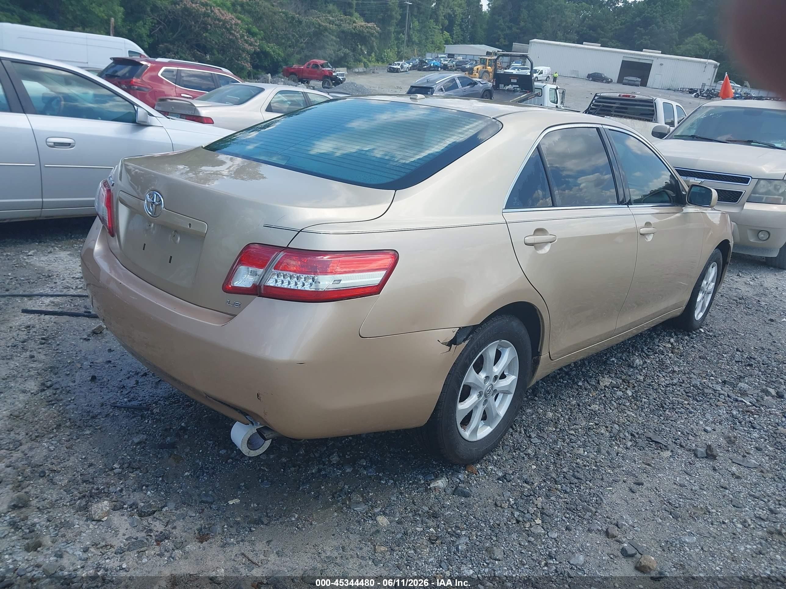 2011 Toyota Camry Le Gold vin: 4T1BF3EK6BU131427