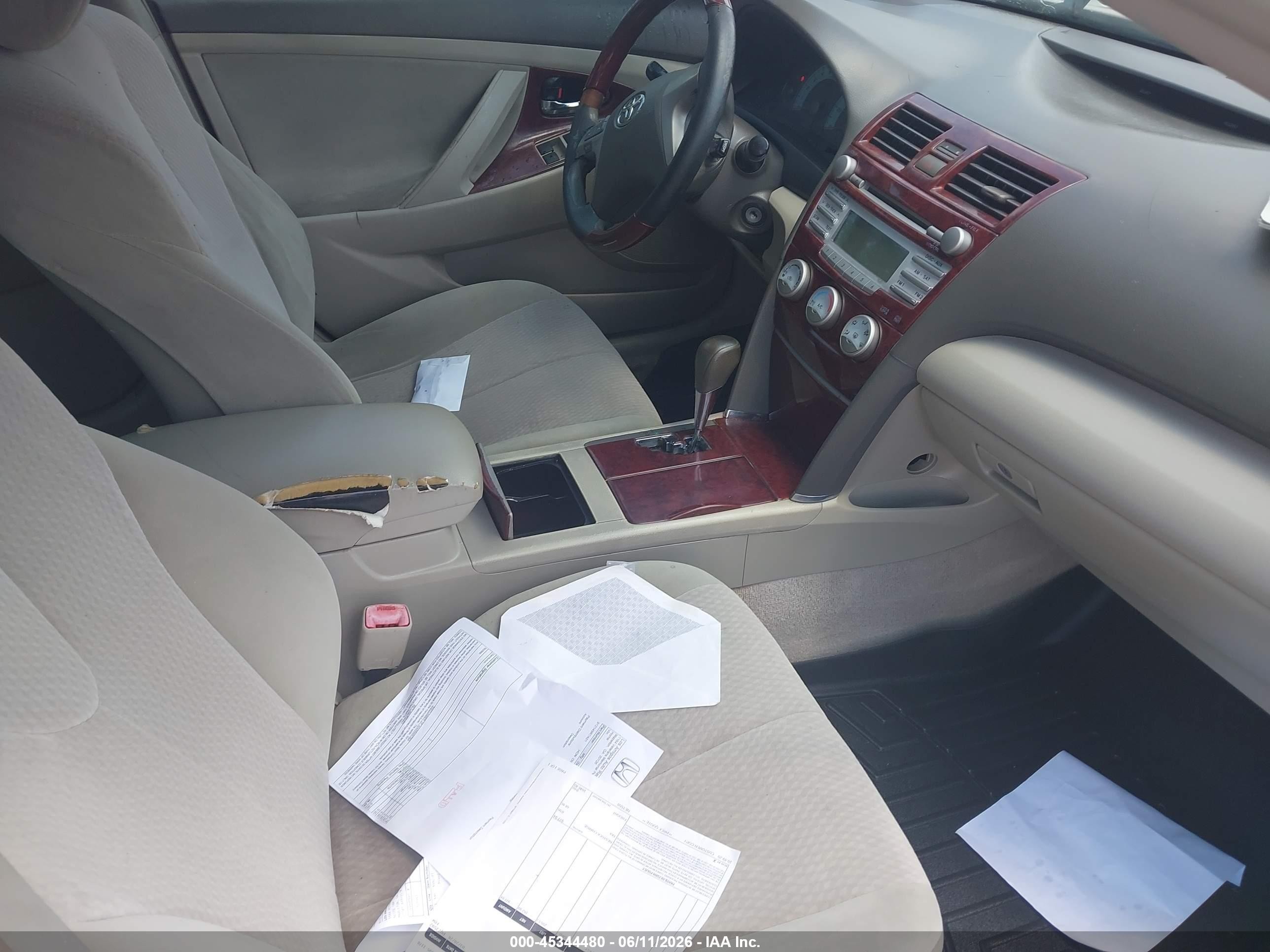 2011 Toyota Camry Le Gold vin: 4T1BF3EK6BU131427