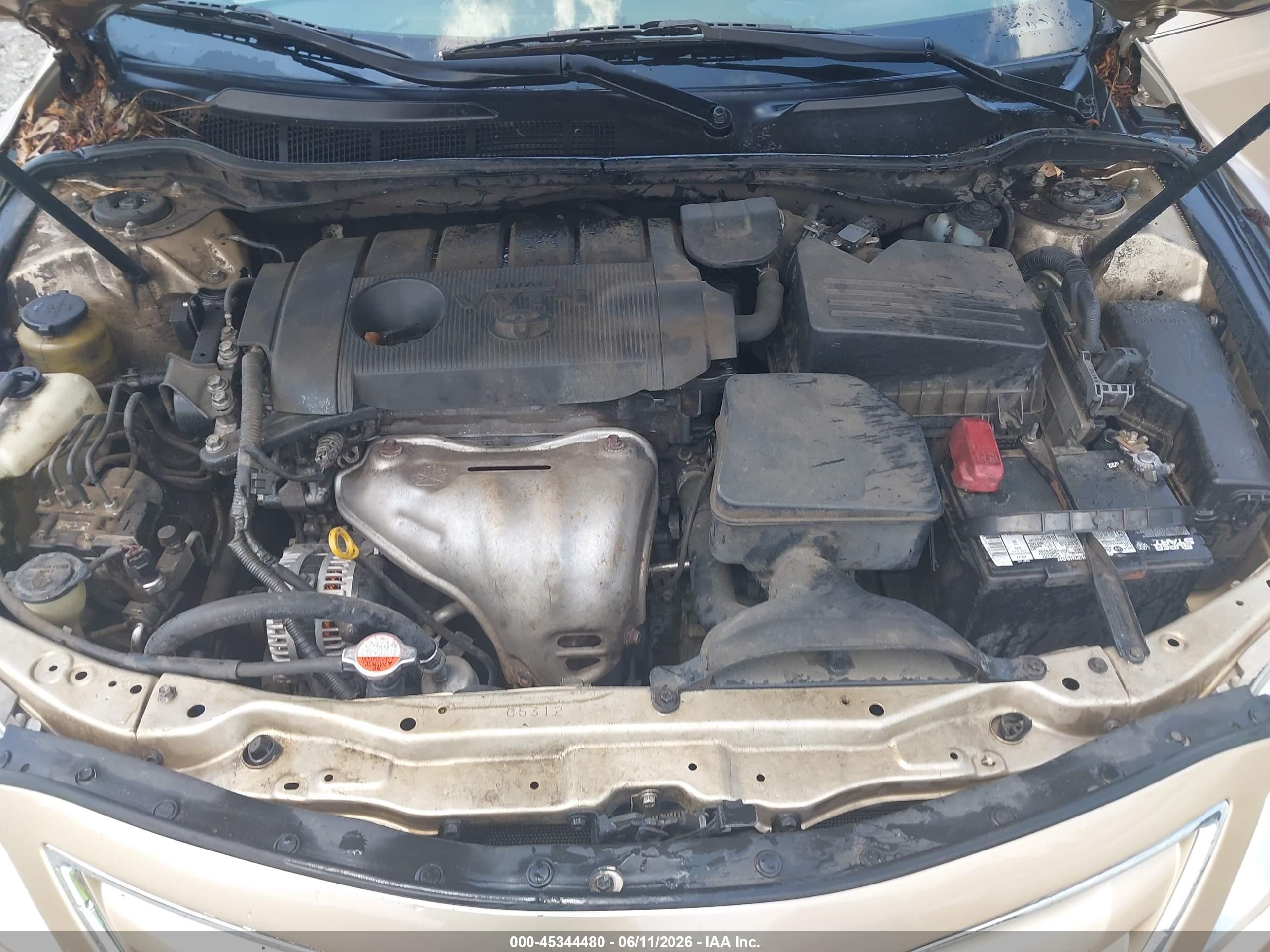 2011 Toyota Camry Le Gold vin: 4T1BF3EK6BU131427