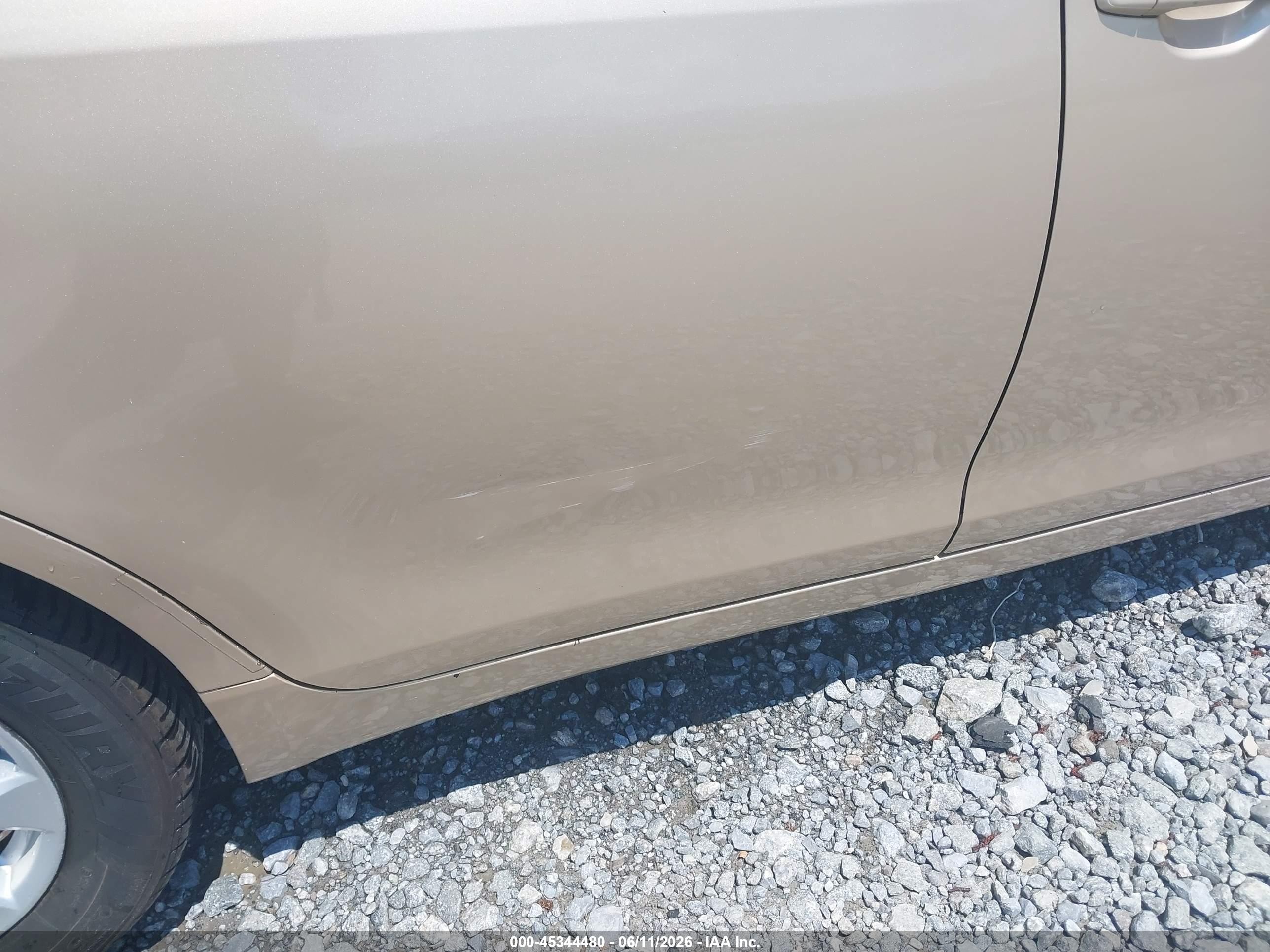 2011 Toyota Camry Le Gold vin: 4T1BF3EK6BU131427