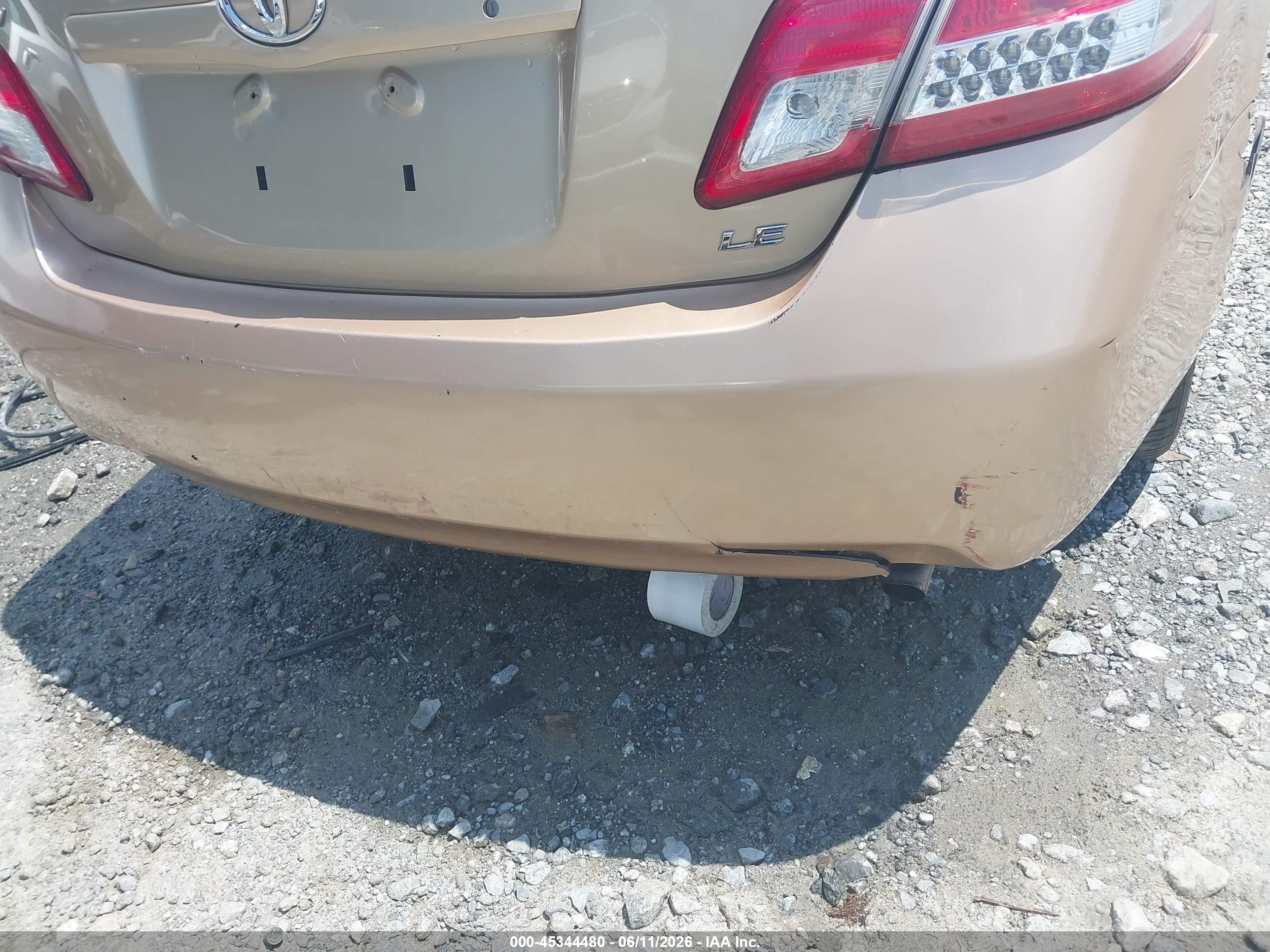 2011 Toyota Camry Le Gold vin: 4T1BF3EK6BU131427