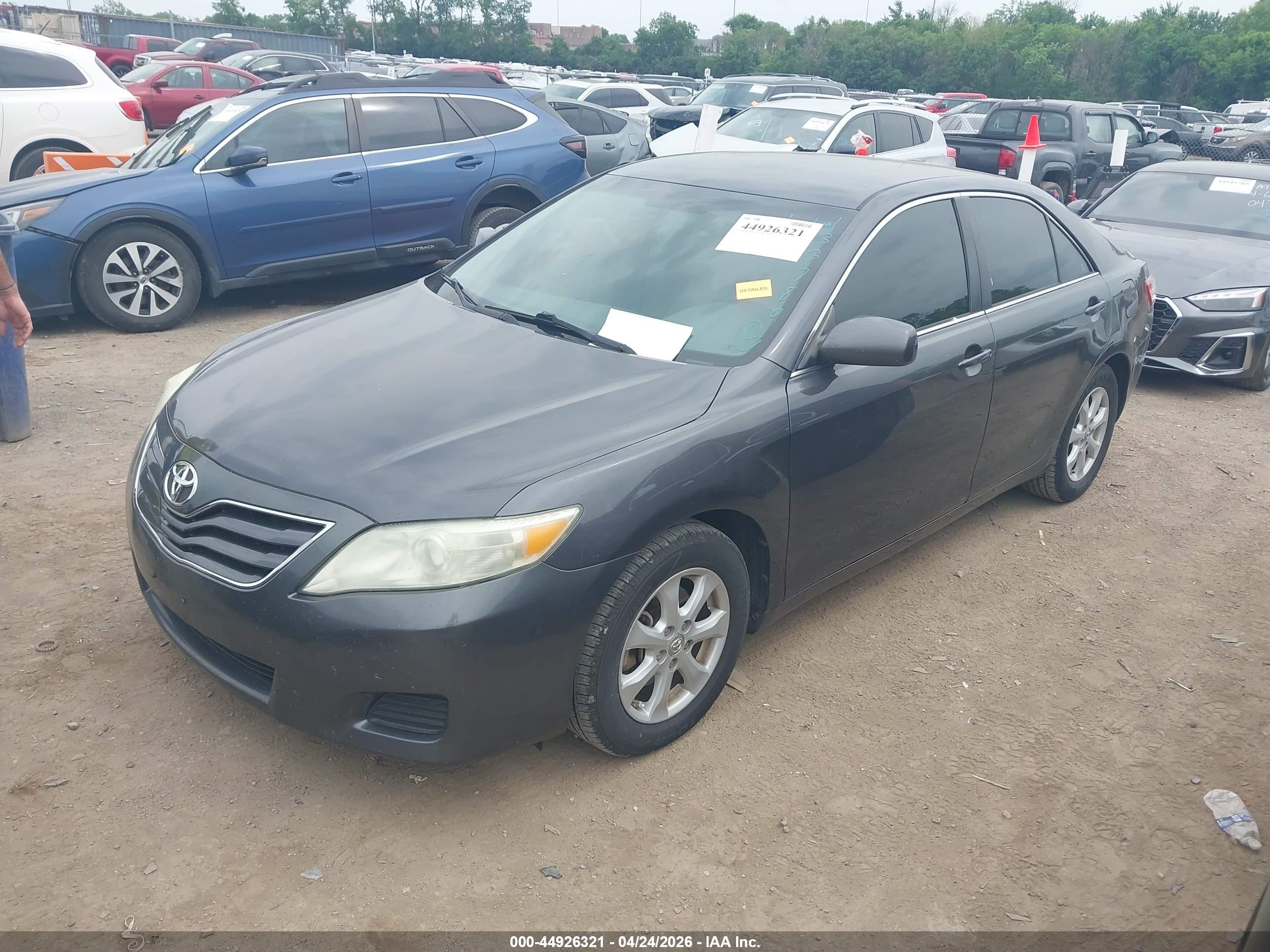 2011 Toyota Camry Le Серый vin: 4T1BF3EK6BU133789