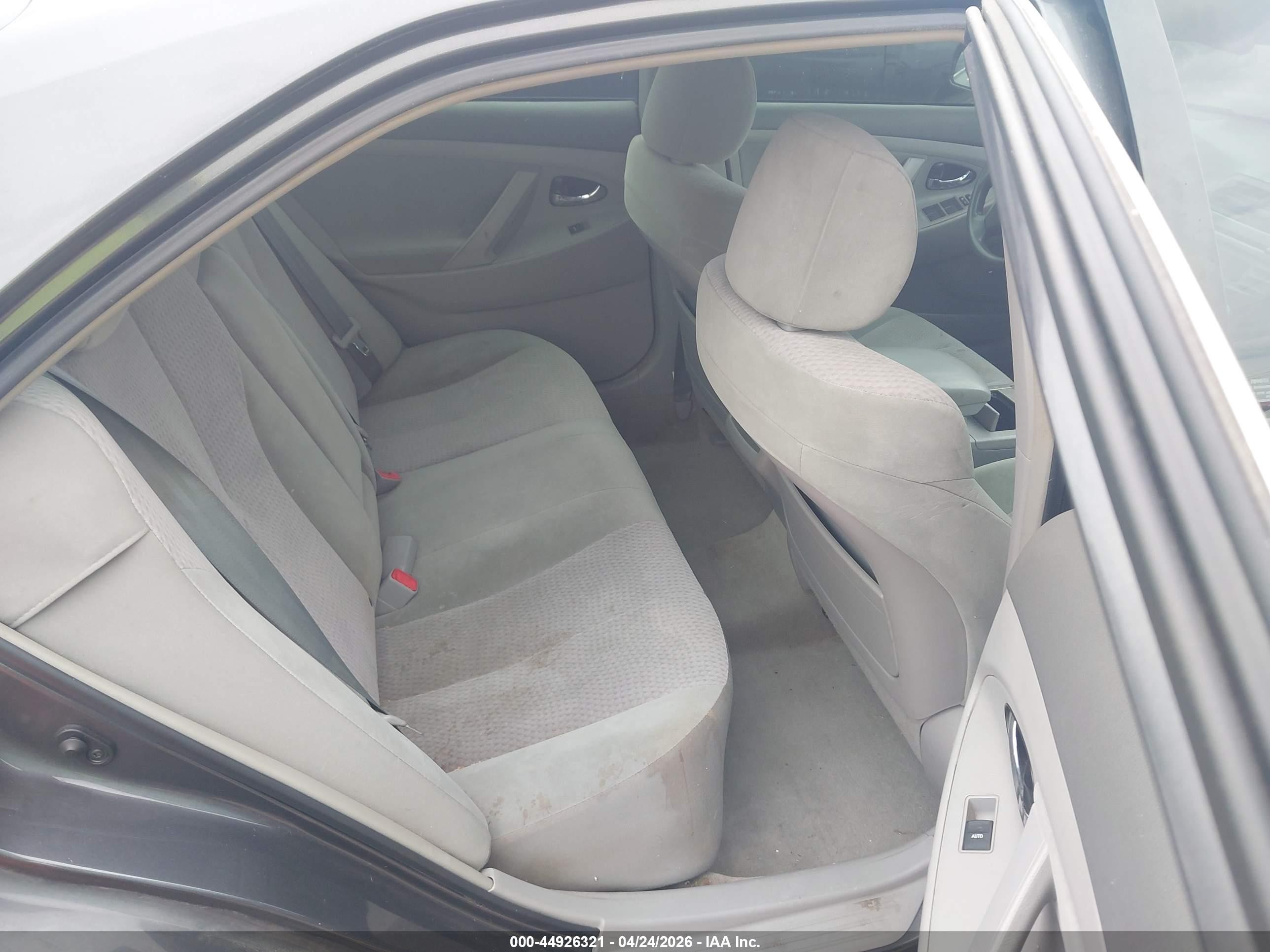 2011 Toyota Camry Le Серый vin: 4T1BF3EK6BU133789