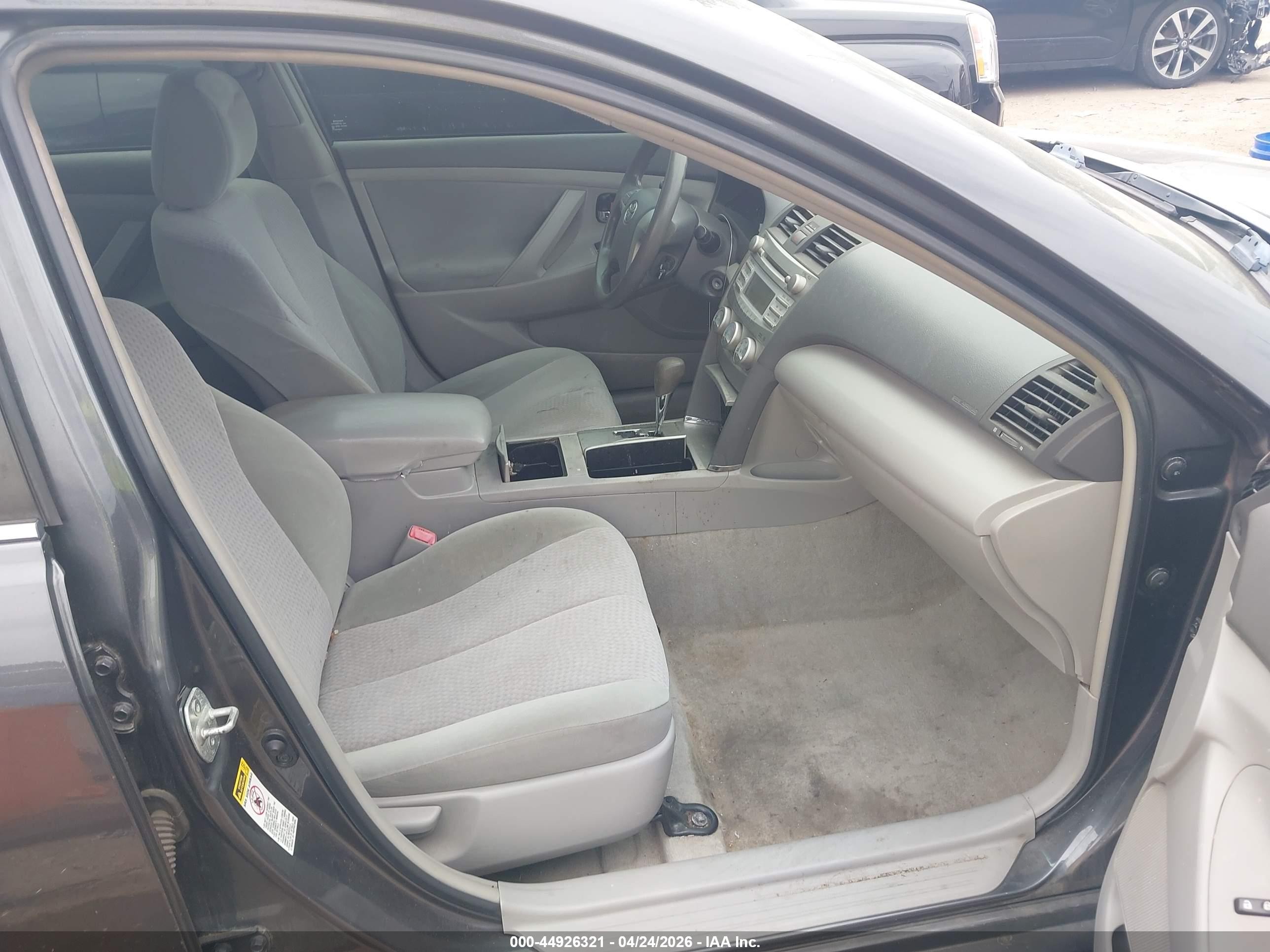 2011 Toyota Camry Le Серый vin: 4T1BF3EK6BU133789