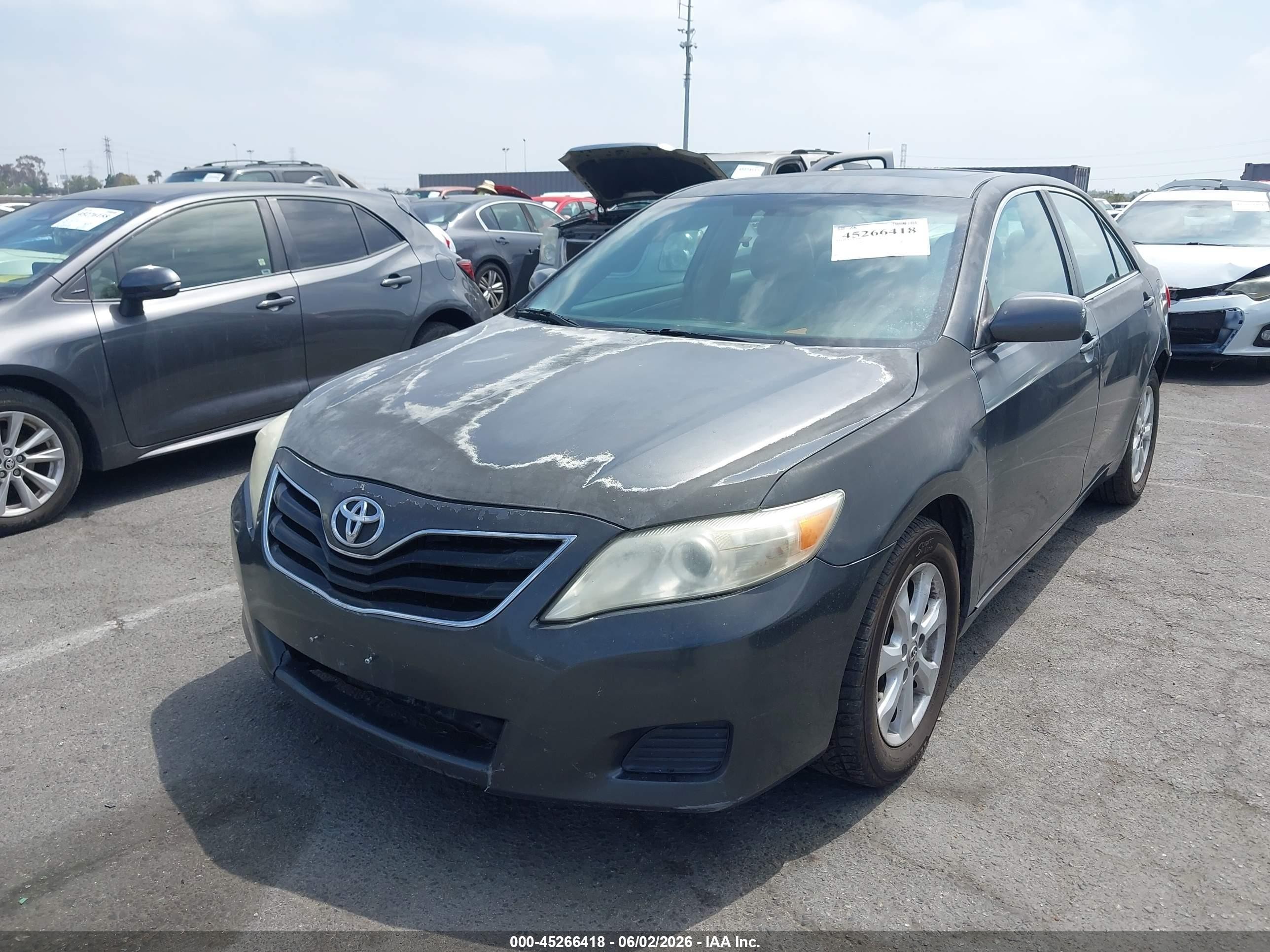 2011 Toyota Camry Le Gray vin: 4T1BF3EK6BU172494