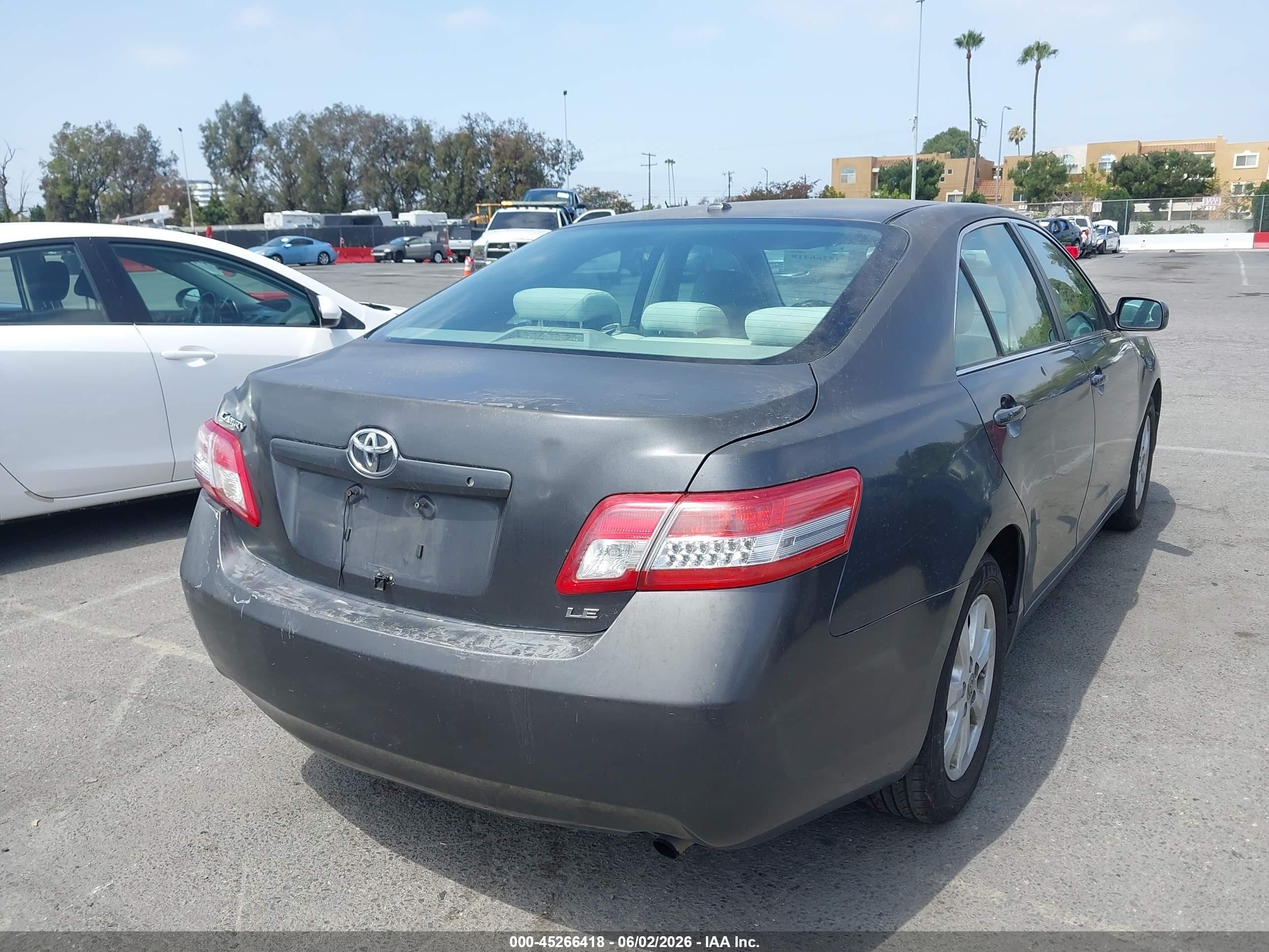 2011 Toyota Camry Le Gray vin: 4T1BF3EK6BU172494