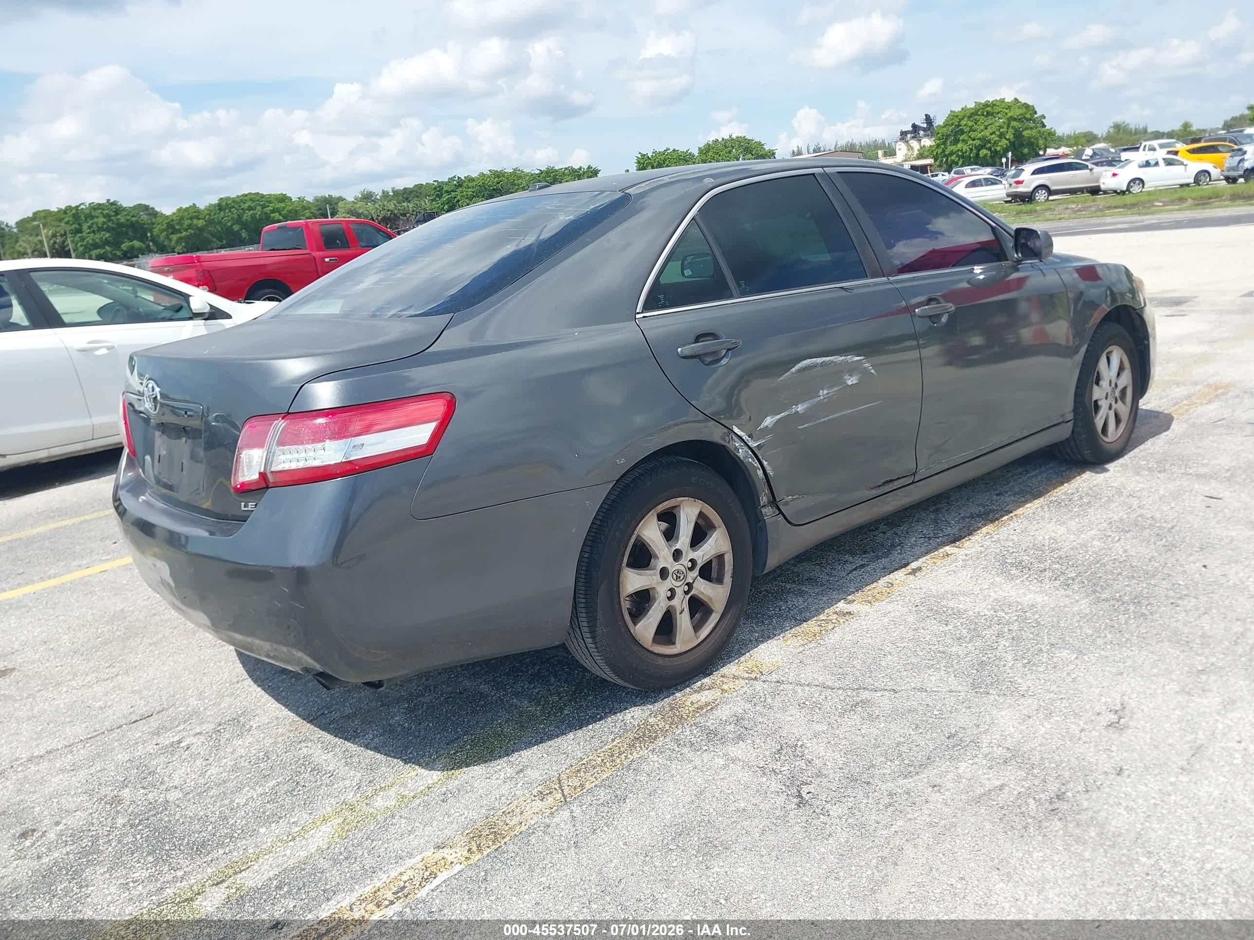 2011 Toyota Camry Le Gray vin: 4T1BF3EK6BU175993