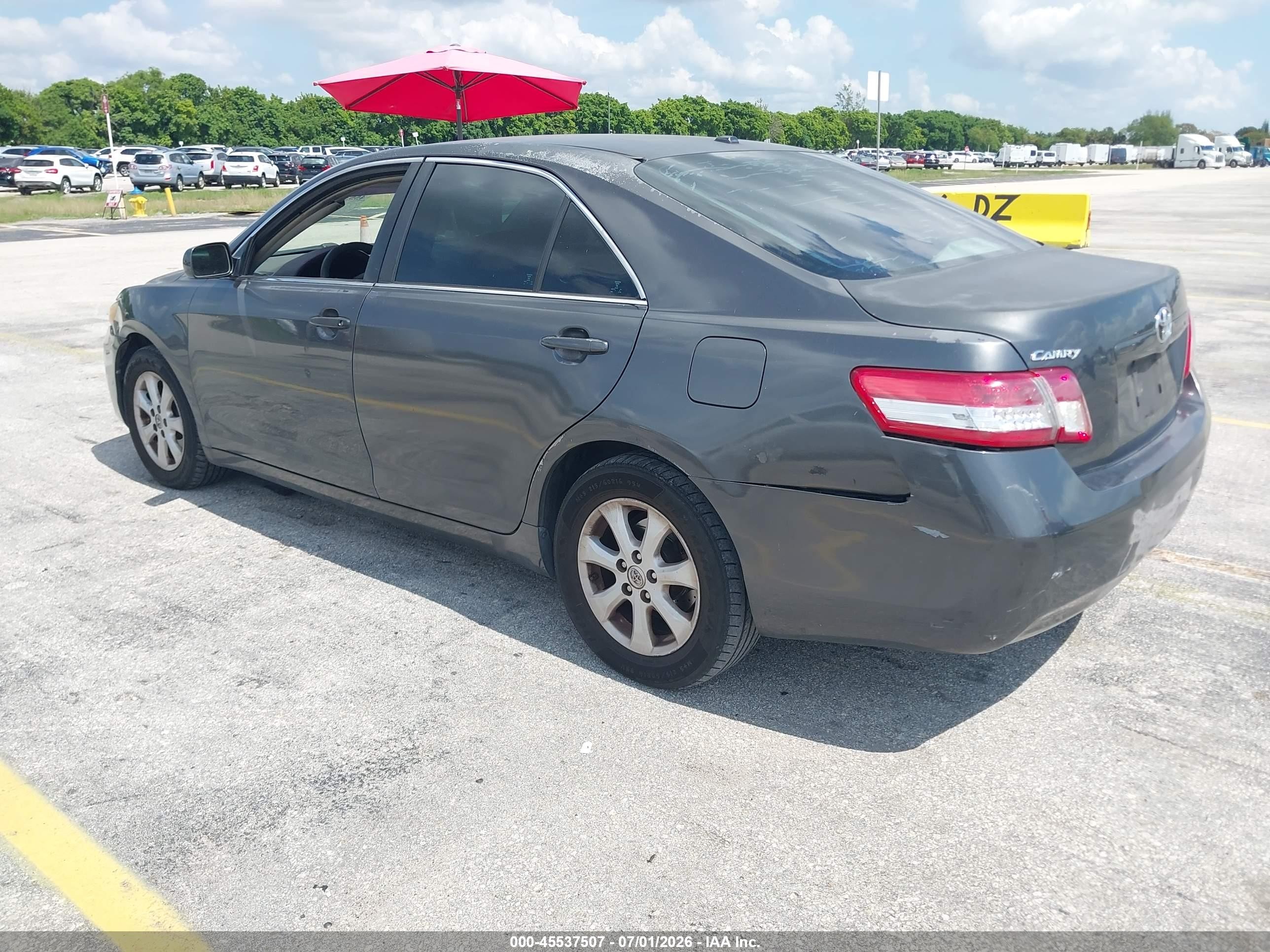 2011 Toyota Camry Le Gray vin: 4T1BF3EK6BU175993