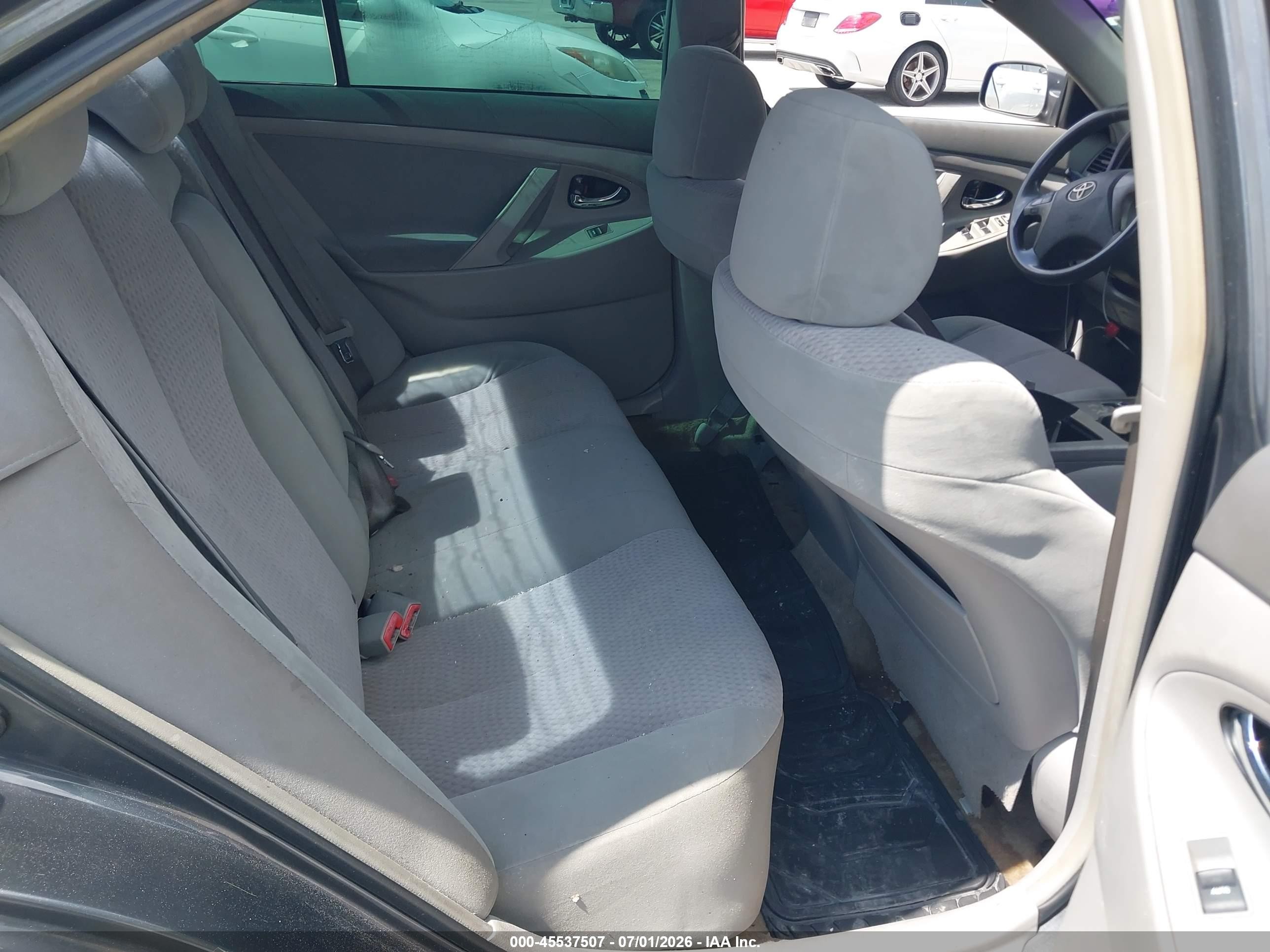 2011 Toyota Camry Le Gray vin: 4T1BF3EK6BU175993