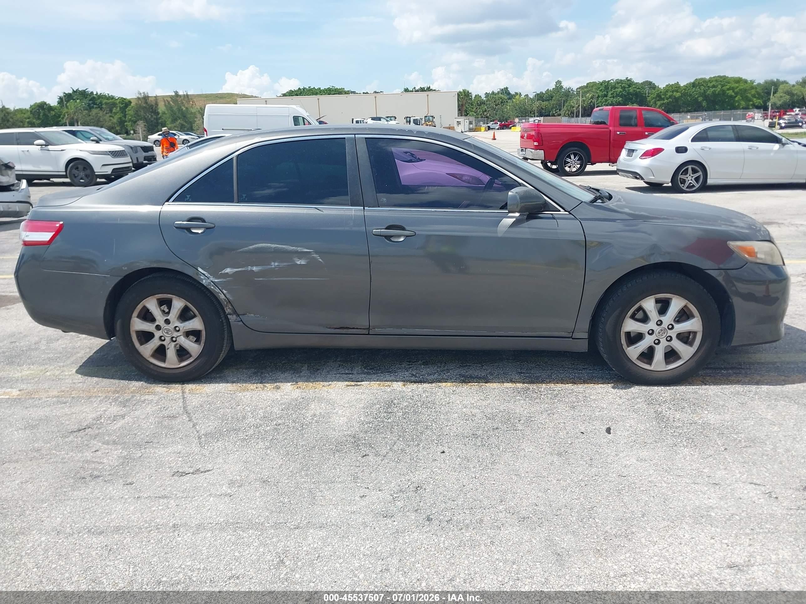 2011 Toyota Camry Le Gray vin: 4T1BF3EK6BU175993
