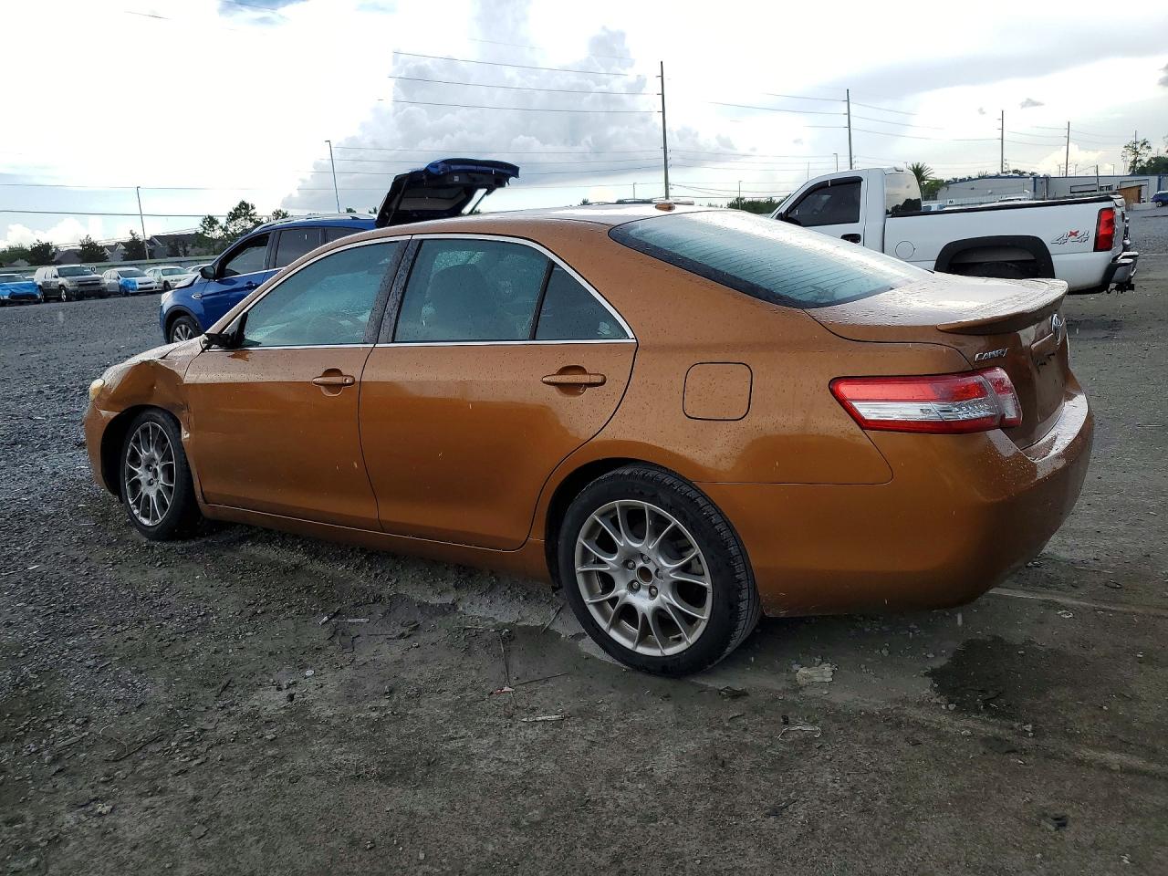 2011 Toyota Camry Le Gold vin: 4T1BF3EK6BU177503