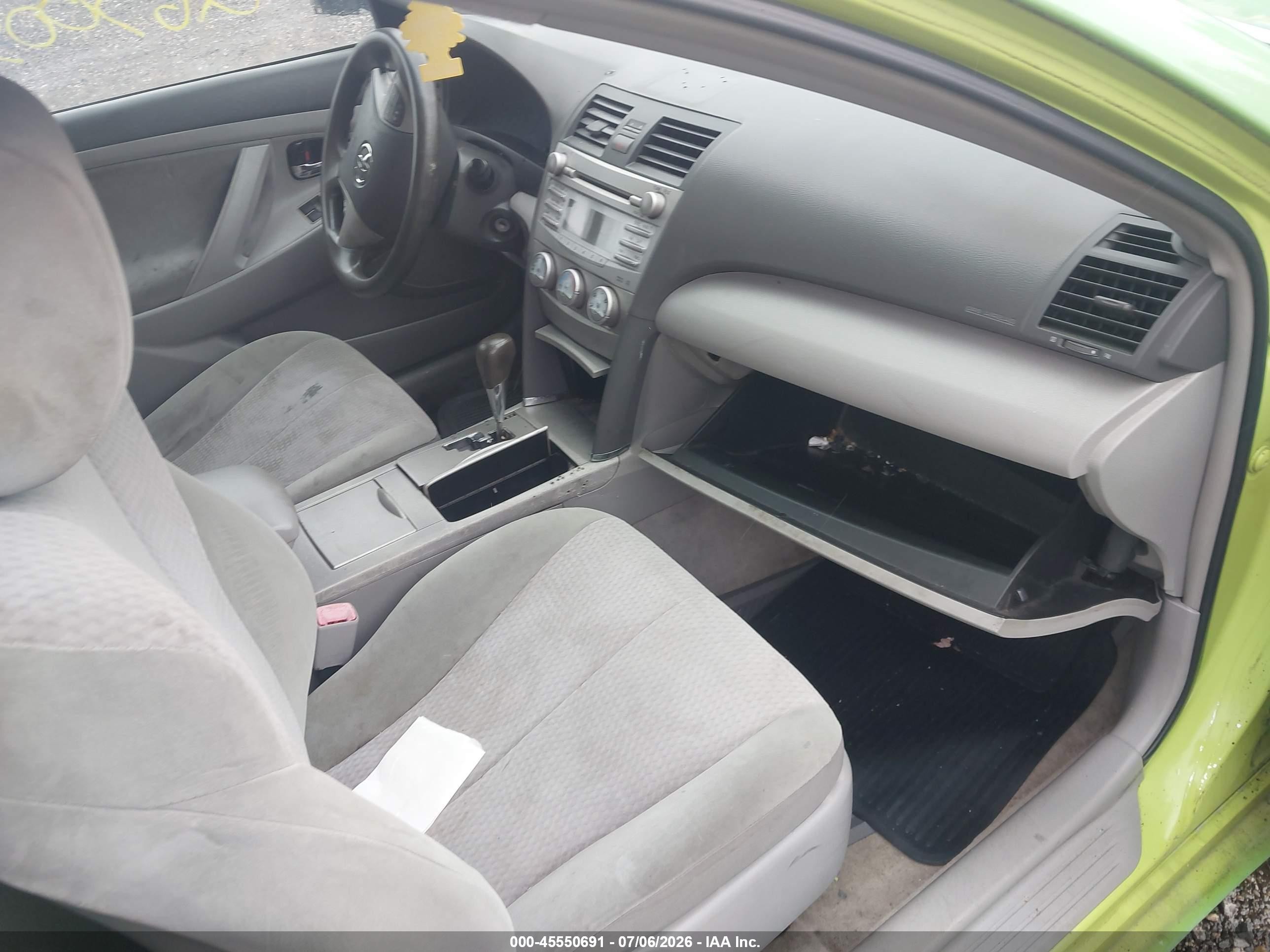 2011 Toyota Camry Le Green vin: 4T1BF3EK6BU178215