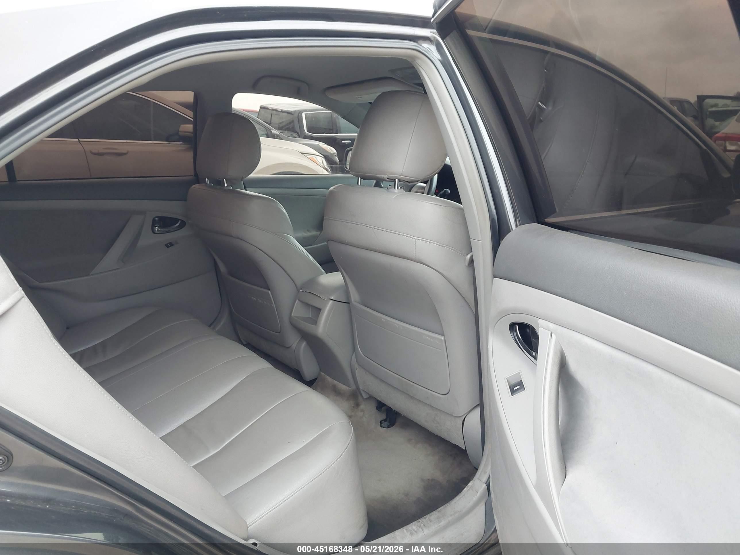 2011 Toyota Camry Le Gray vin: 4T1BF3EK6BU178828