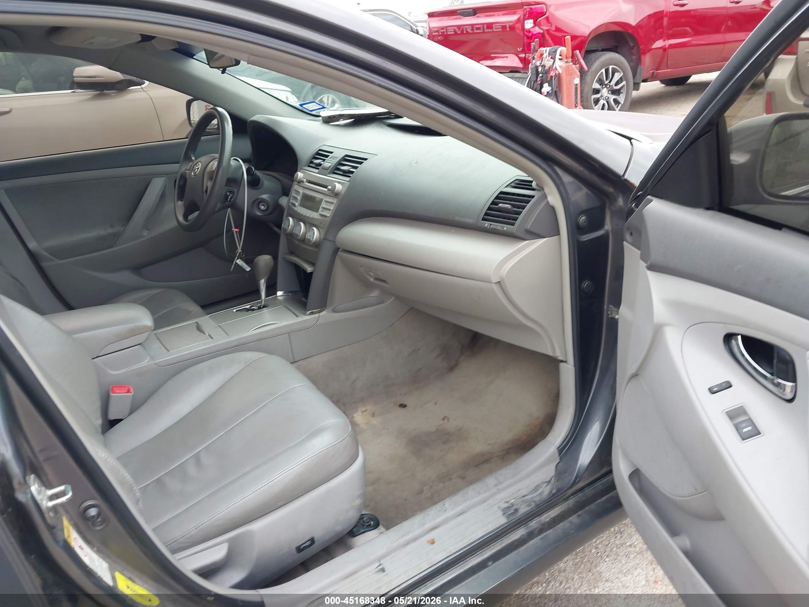 2011 Toyota Camry Le Gray vin: 4T1BF3EK6BU178828