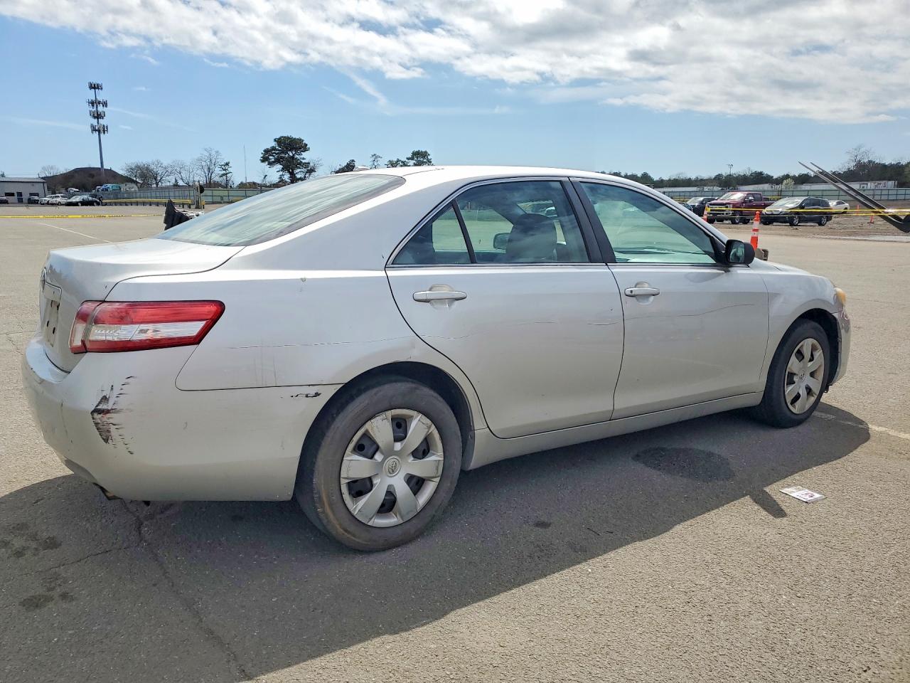 2011 Toyota Camry Base Gray vin: 4T1BF3EK6BU192454