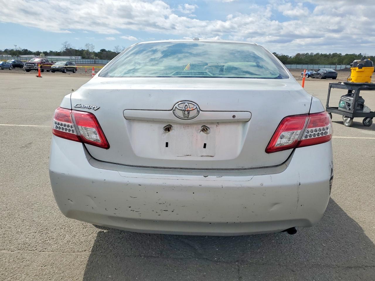 2011 Toyota Camry Base Gray vin: 4T1BF3EK6BU192454