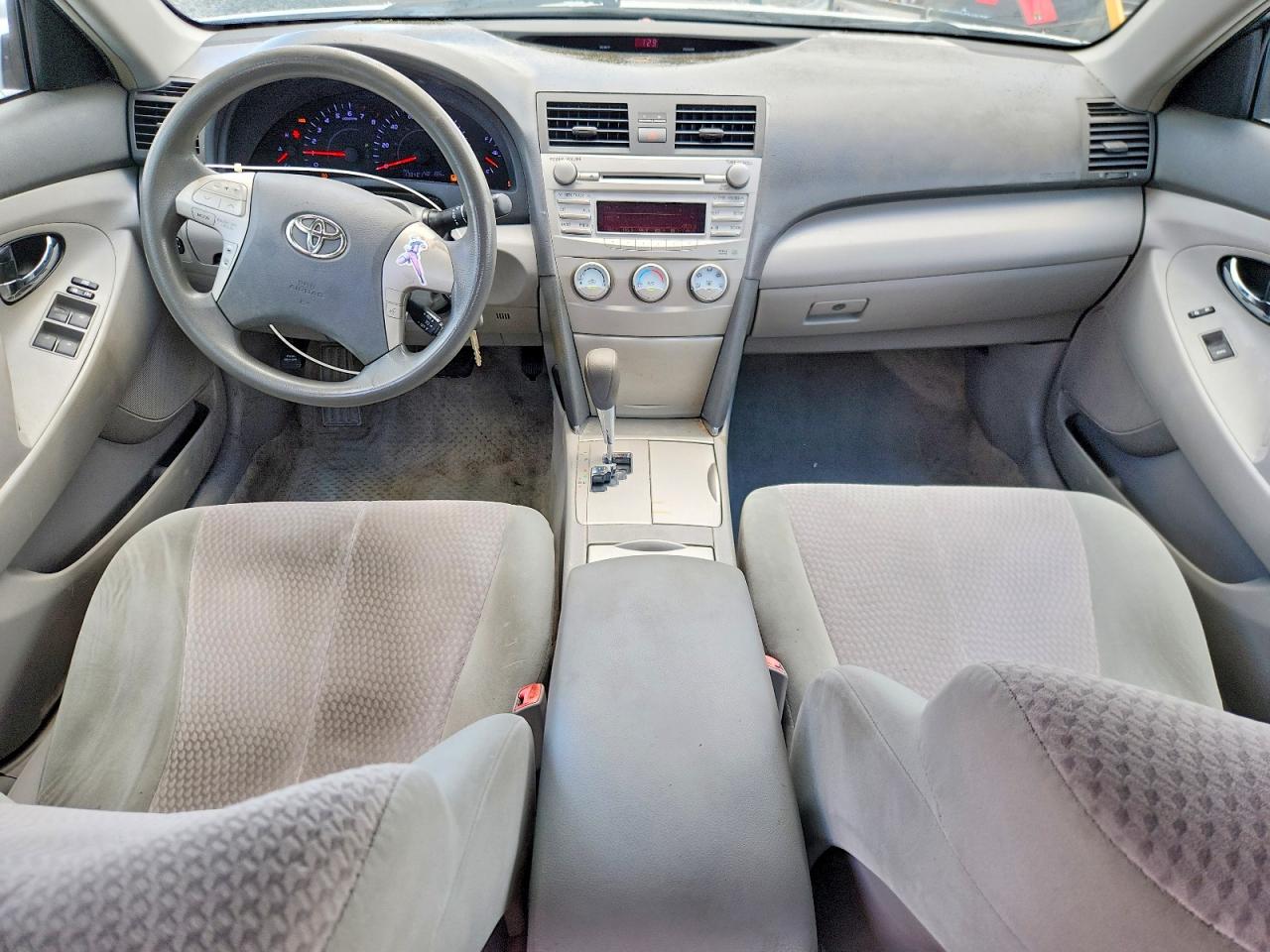 2011 Toyota Camry Le Silver vin: 4T1BF3EK6BU195239