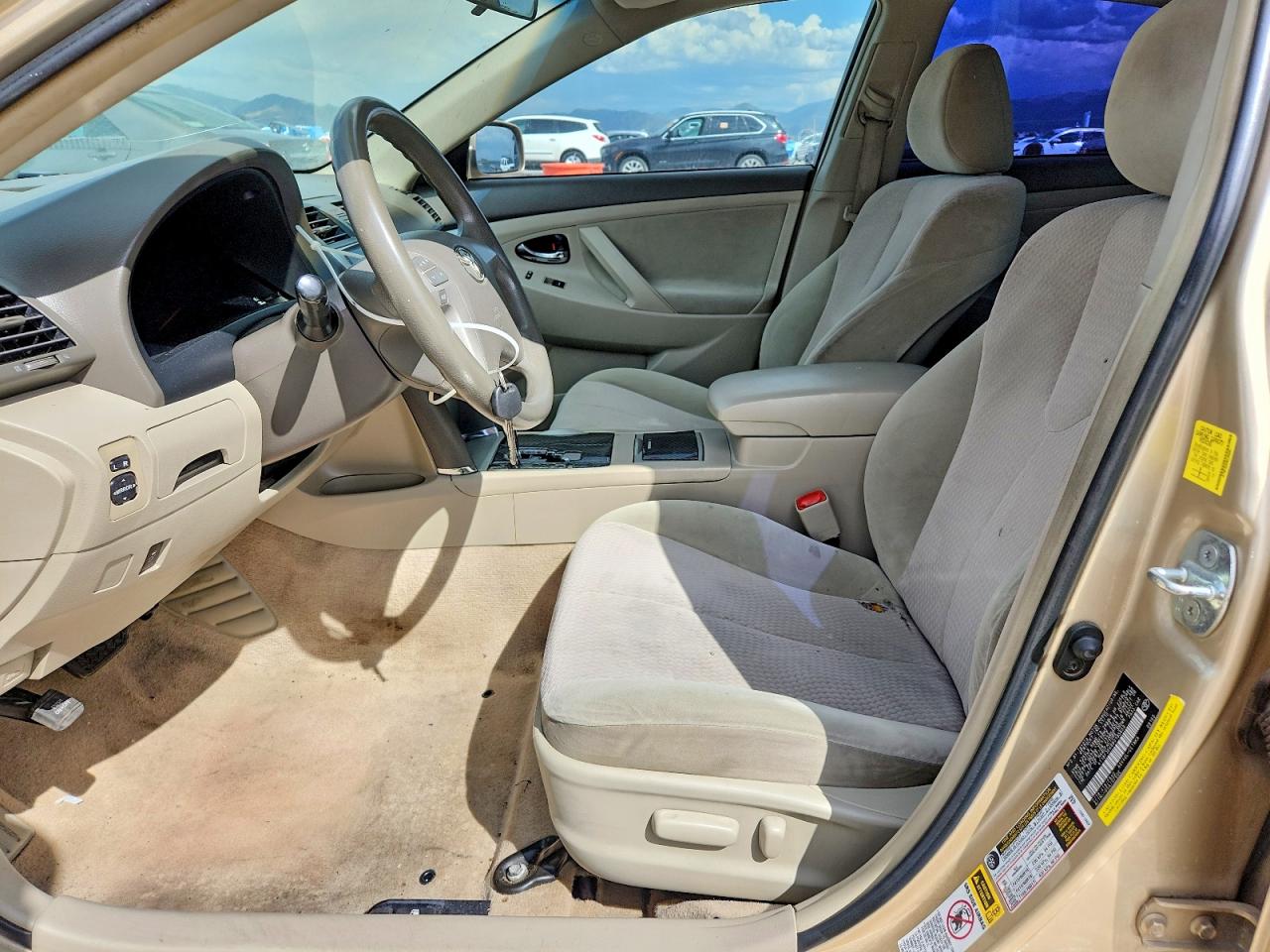 2011 Toyota Camry Le Gold vin: 4T1BF3EK6BU195659