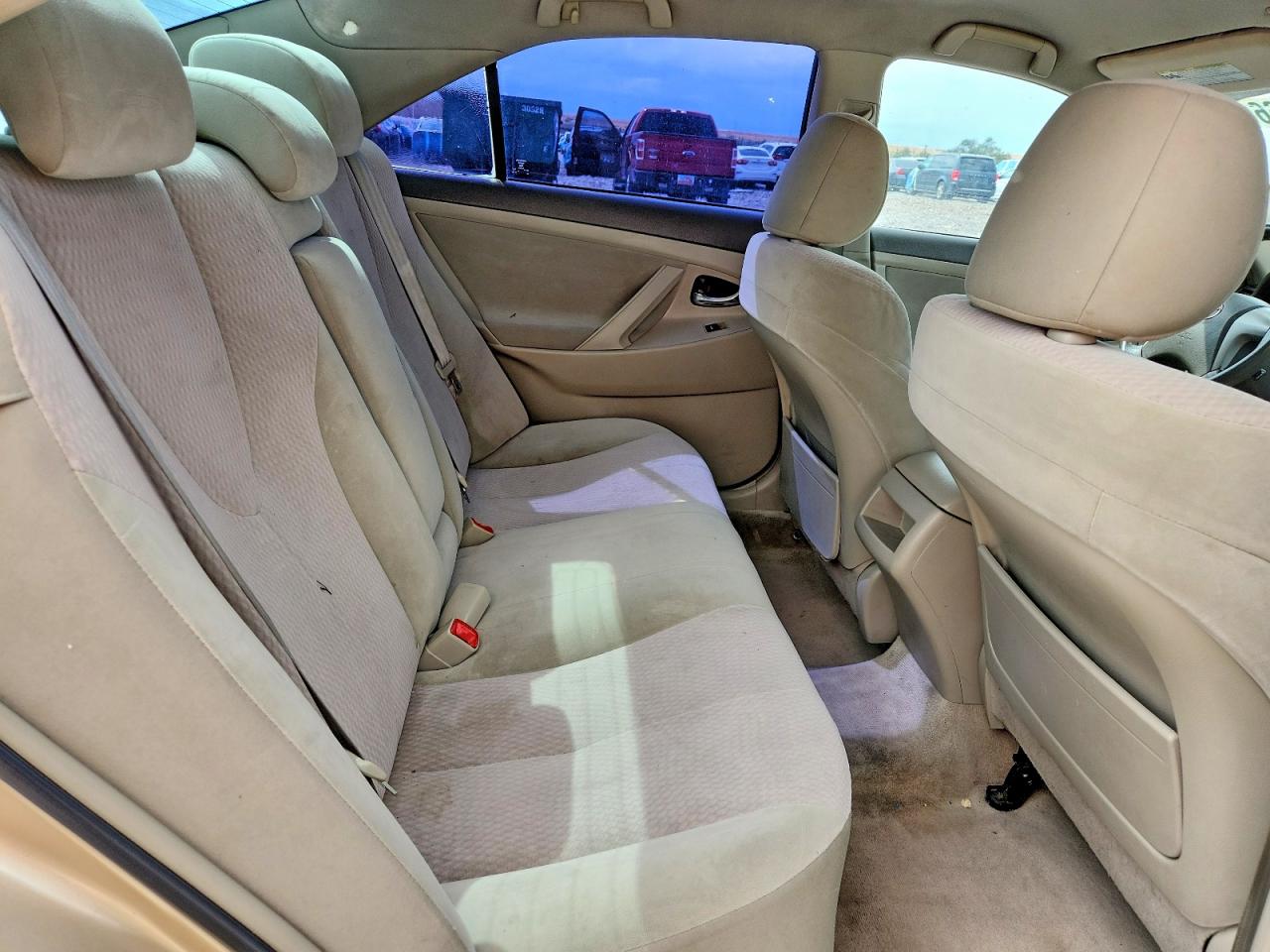 2011 Toyota Camry Le Gold vin: 4T1BF3EK6BU195659