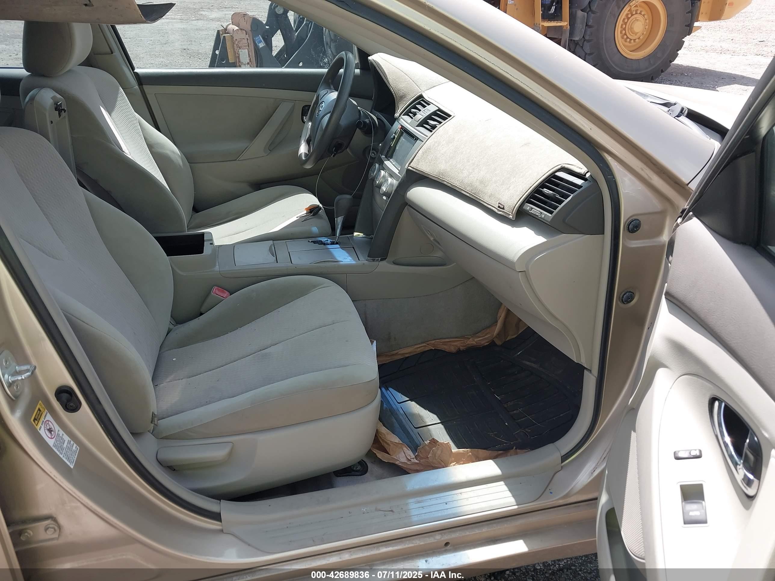 2011 Toyota Camry Le Tan vin: 4T1BF3EK6BU198206