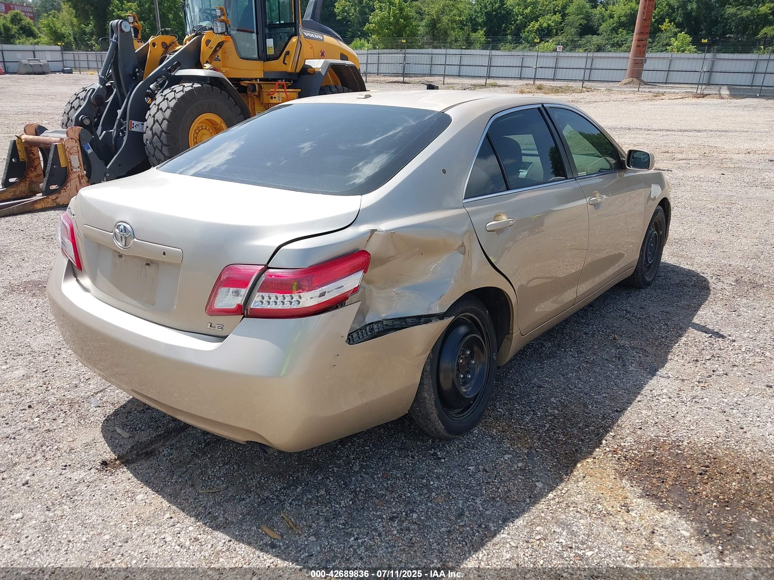 2011 Toyota Camry Le Tan vin: 4T1BF3EK6BU198206