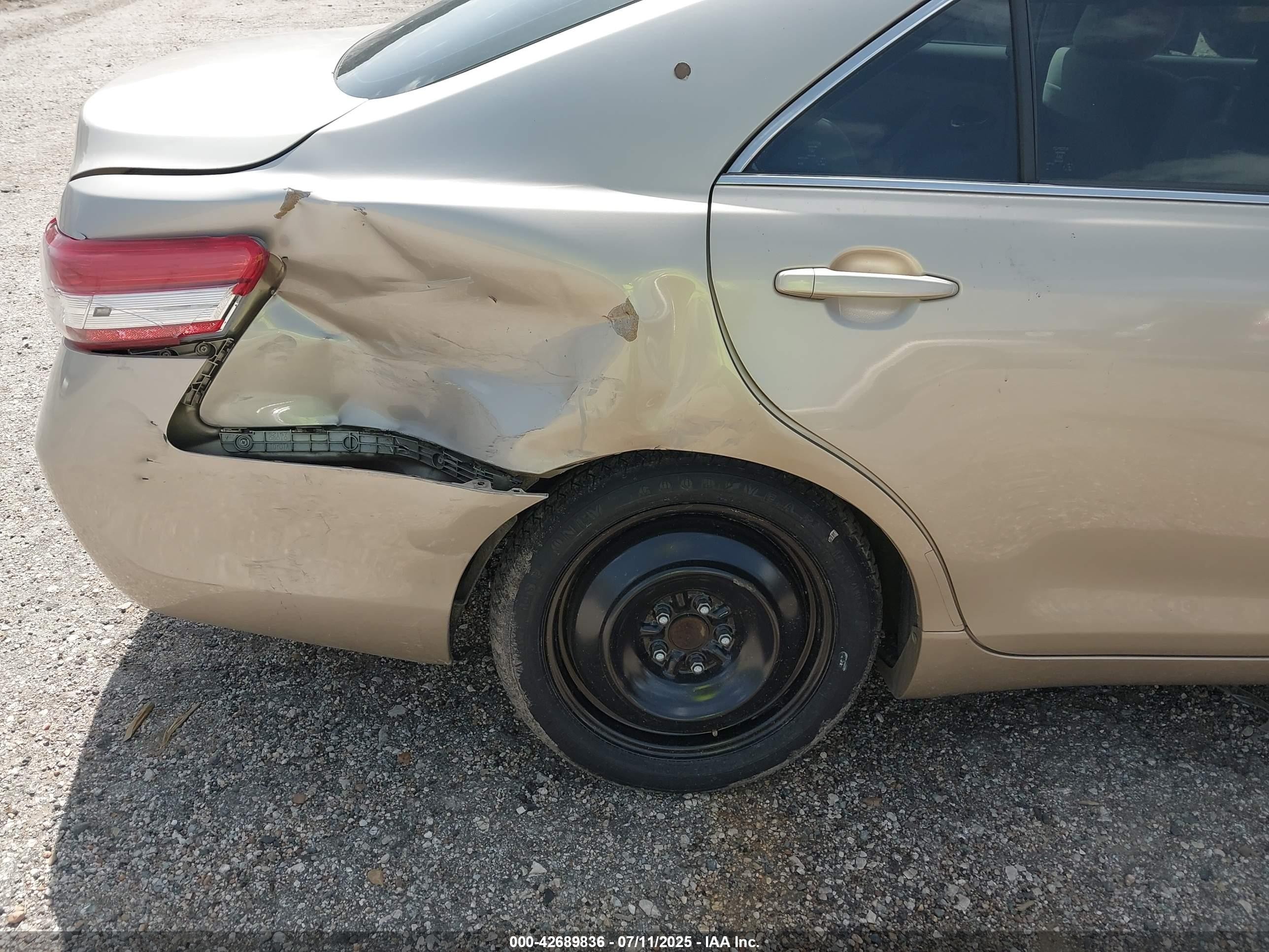 2011 Toyota Camry Le Tan vin: 4T1BF3EK6BU198206