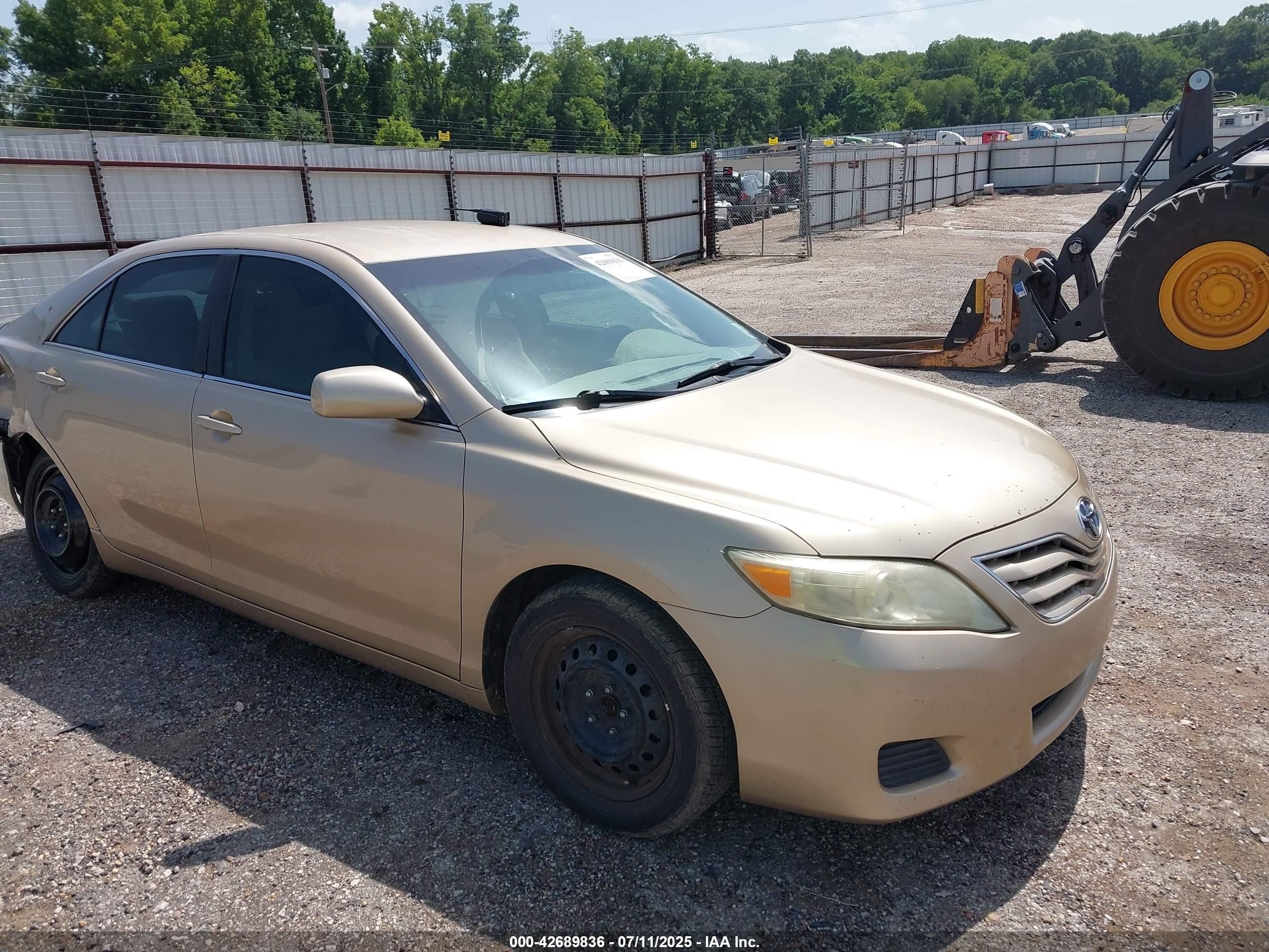 2011 Toyota Camry Le Tan vin: 4T1BF3EK6BU198206