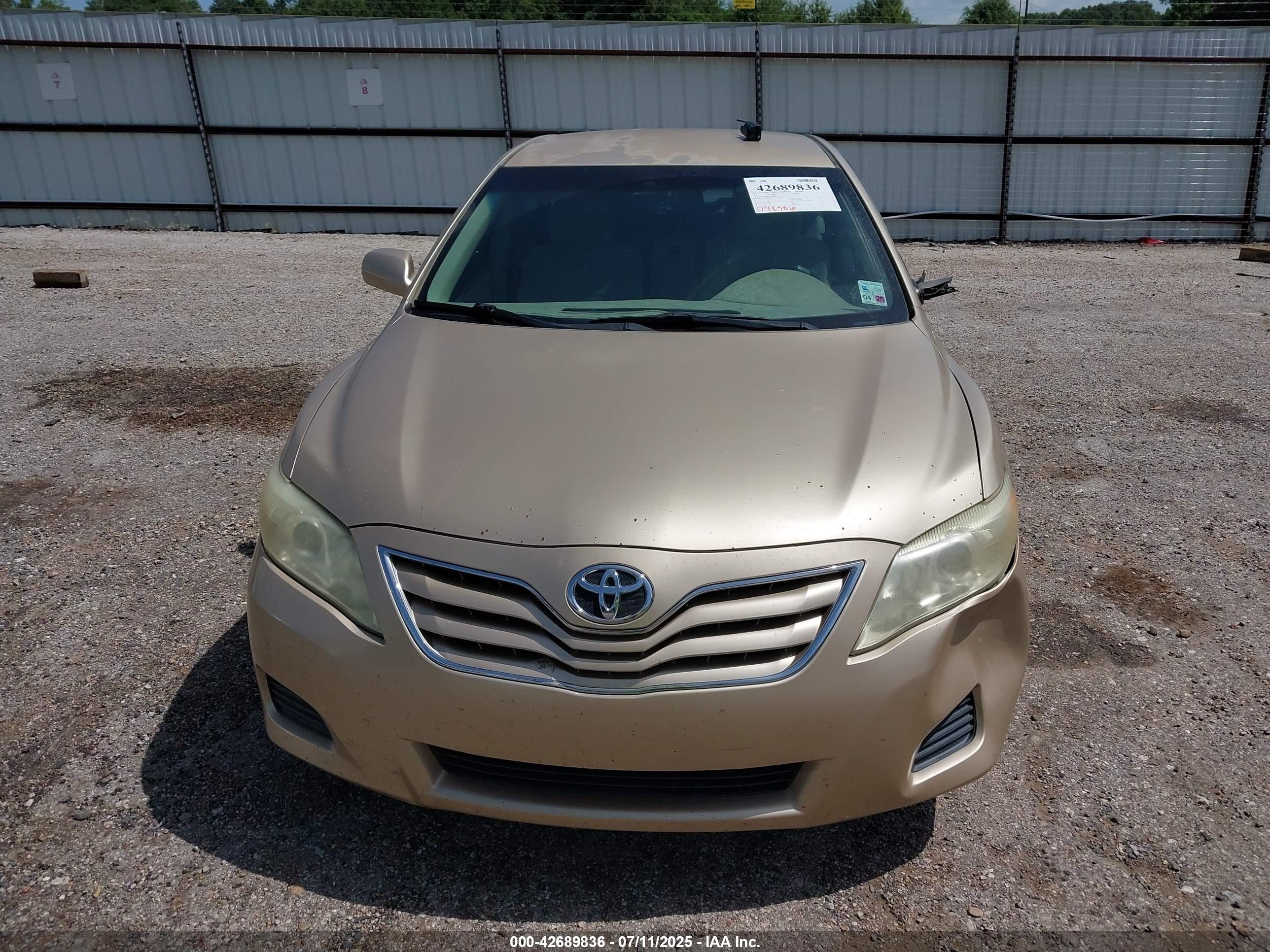 2011 Toyota Camry Le Tan vin: 4T1BF3EK6BU198206