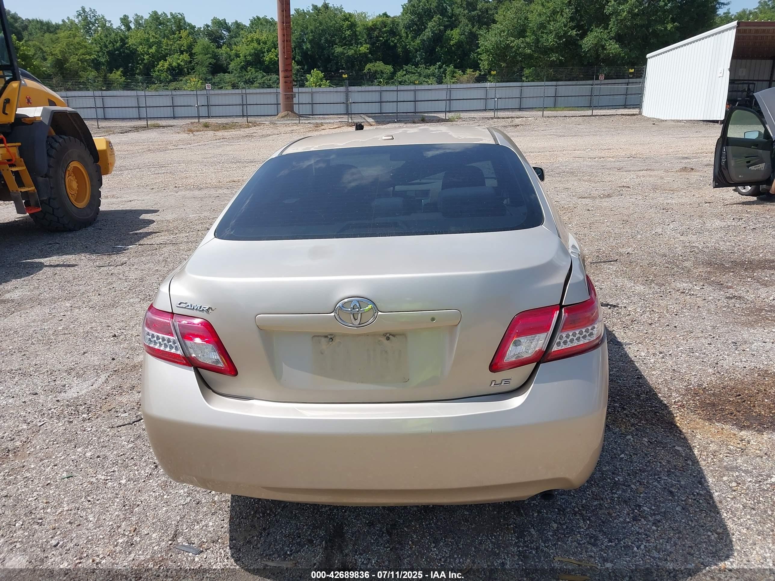 2011 Toyota Camry Le Tan vin: 4T1BF3EK6BU198206