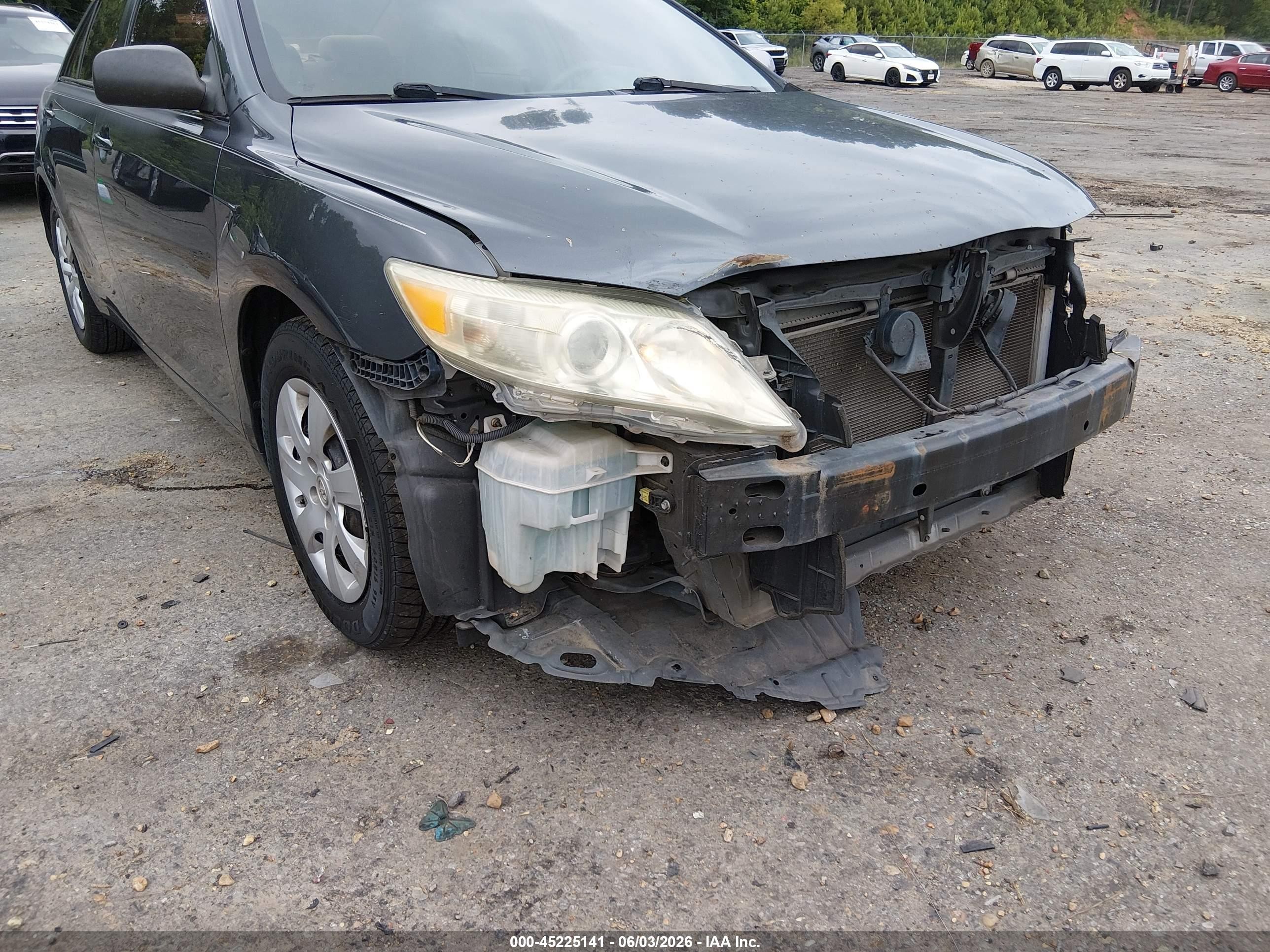 2011 Toyota Camry Le Gray vin: 4T1BF3EK6BU211567