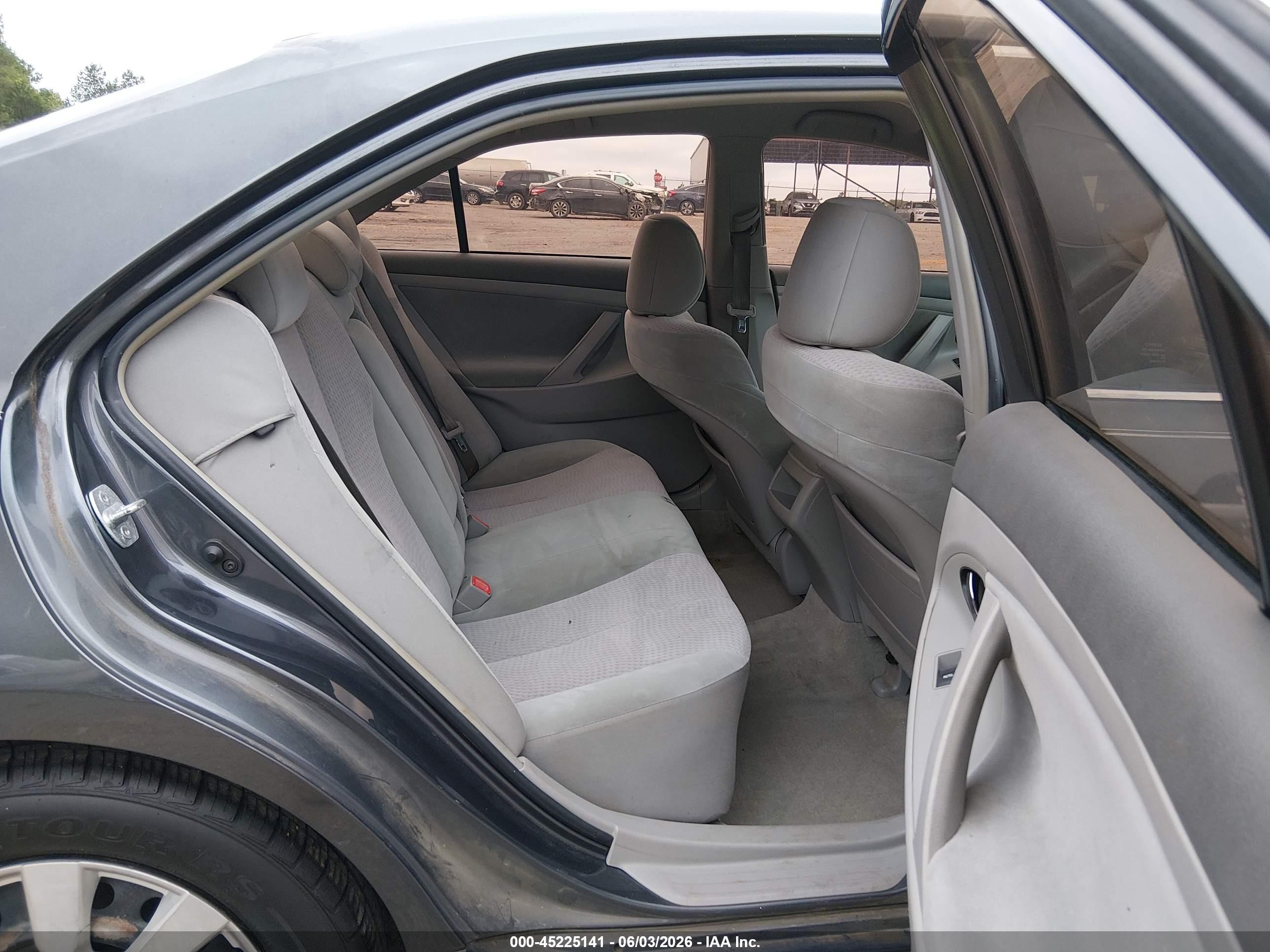 2011 Toyota Camry Le Gray vin: 4T1BF3EK6BU211567