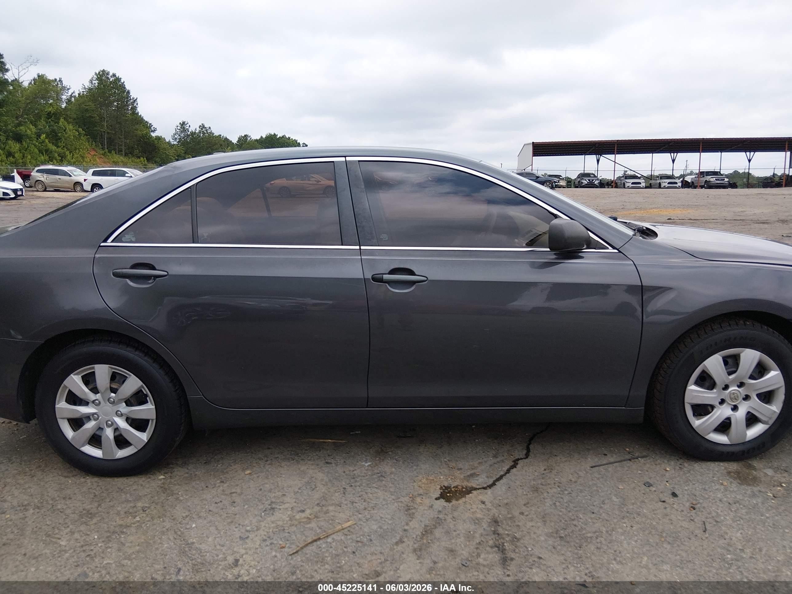 2011 Toyota Camry Le Gray vin: 4T1BF3EK6BU211567