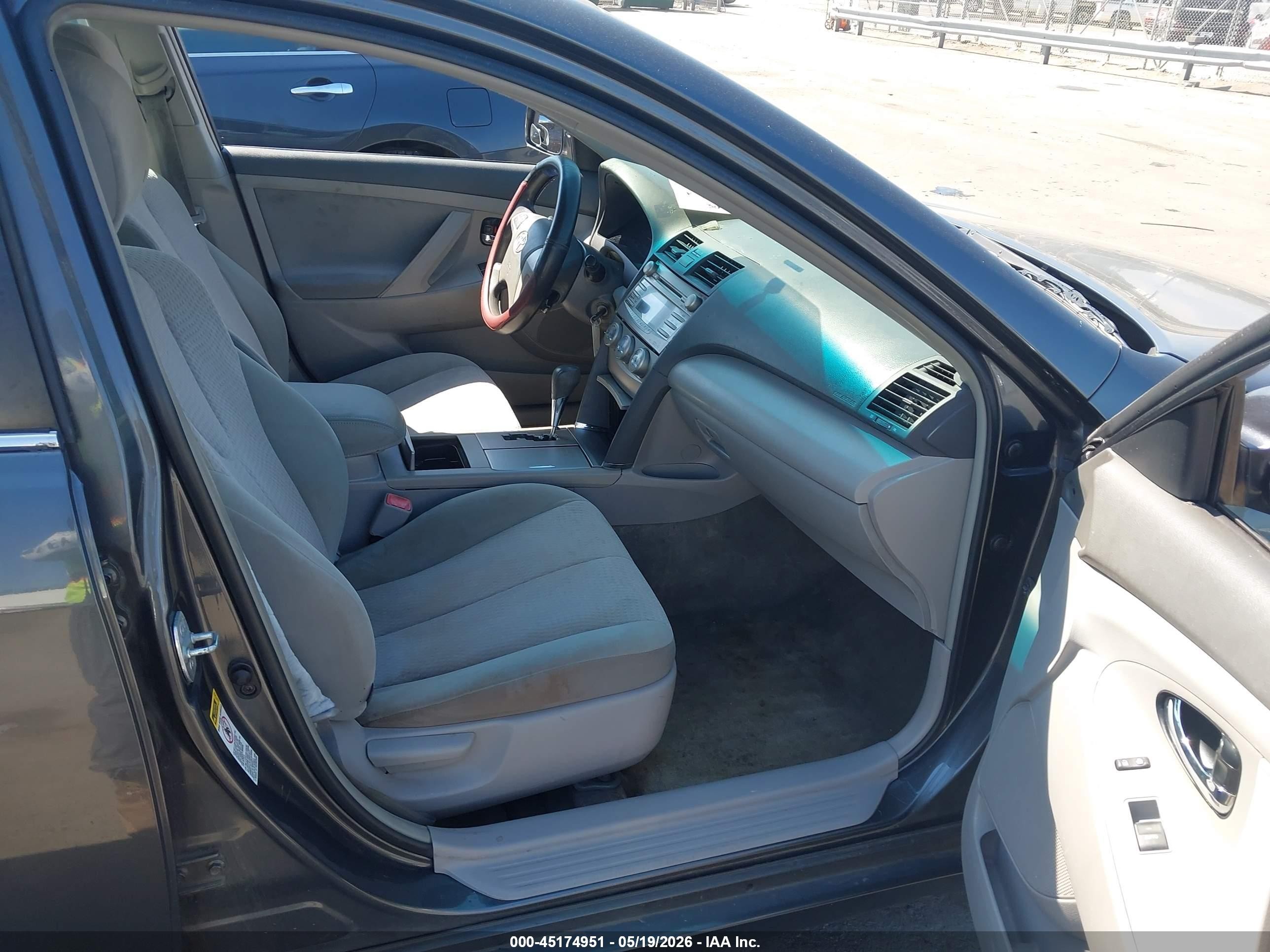 2011 Toyota Camry Le Gray vin: 4T1BF3EK6BU219653