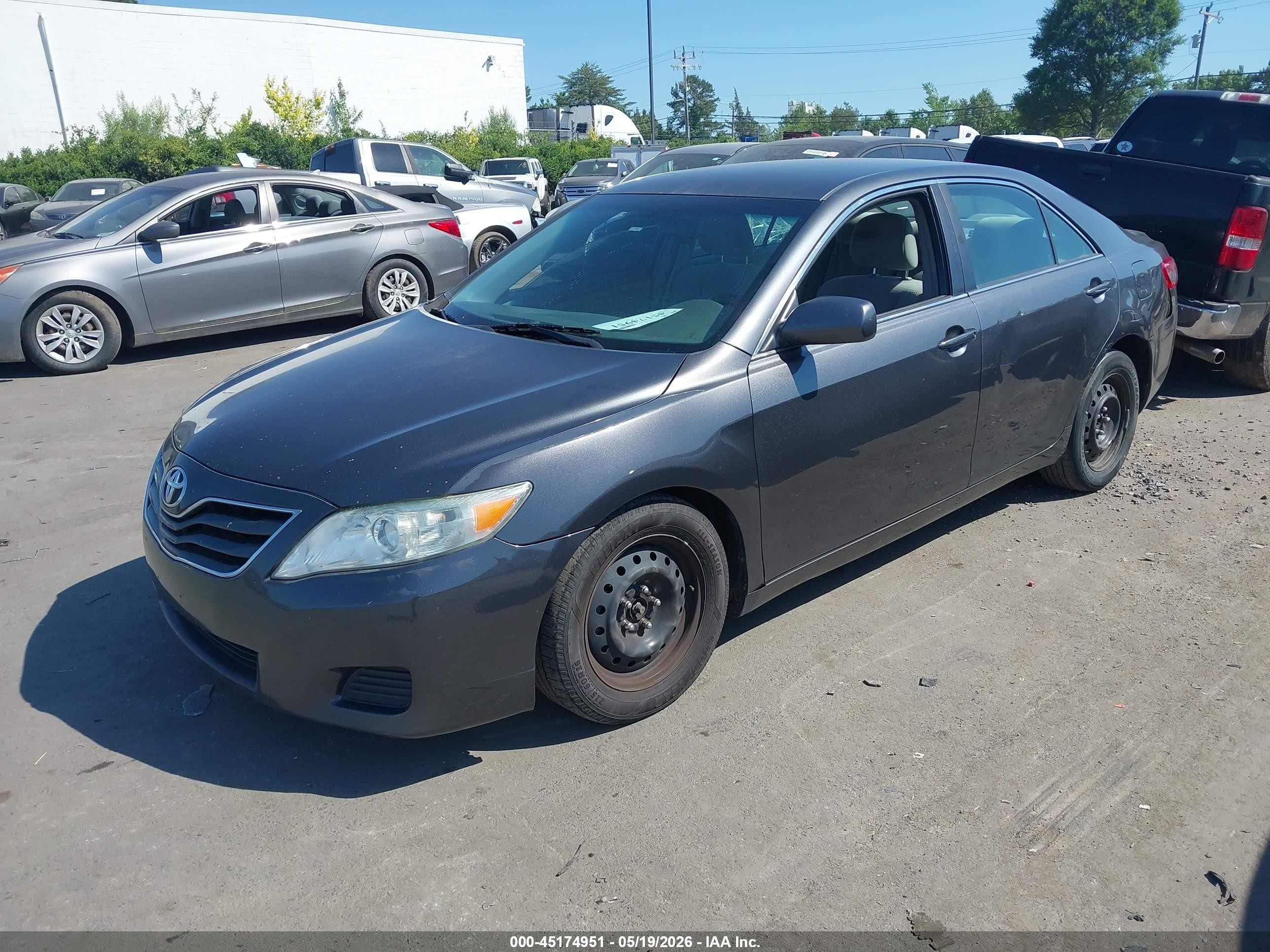 2011 Toyota Camry Le Gray vin: 4T1BF3EK6BU219653