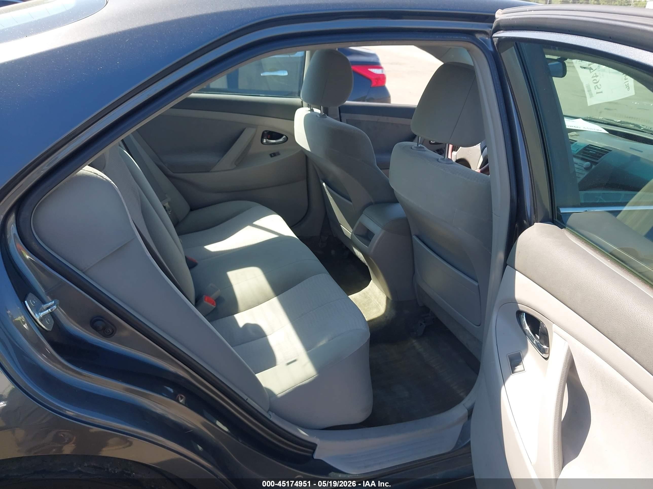 2011 Toyota Camry Le Gray vin: 4T1BF3EK6BU219653