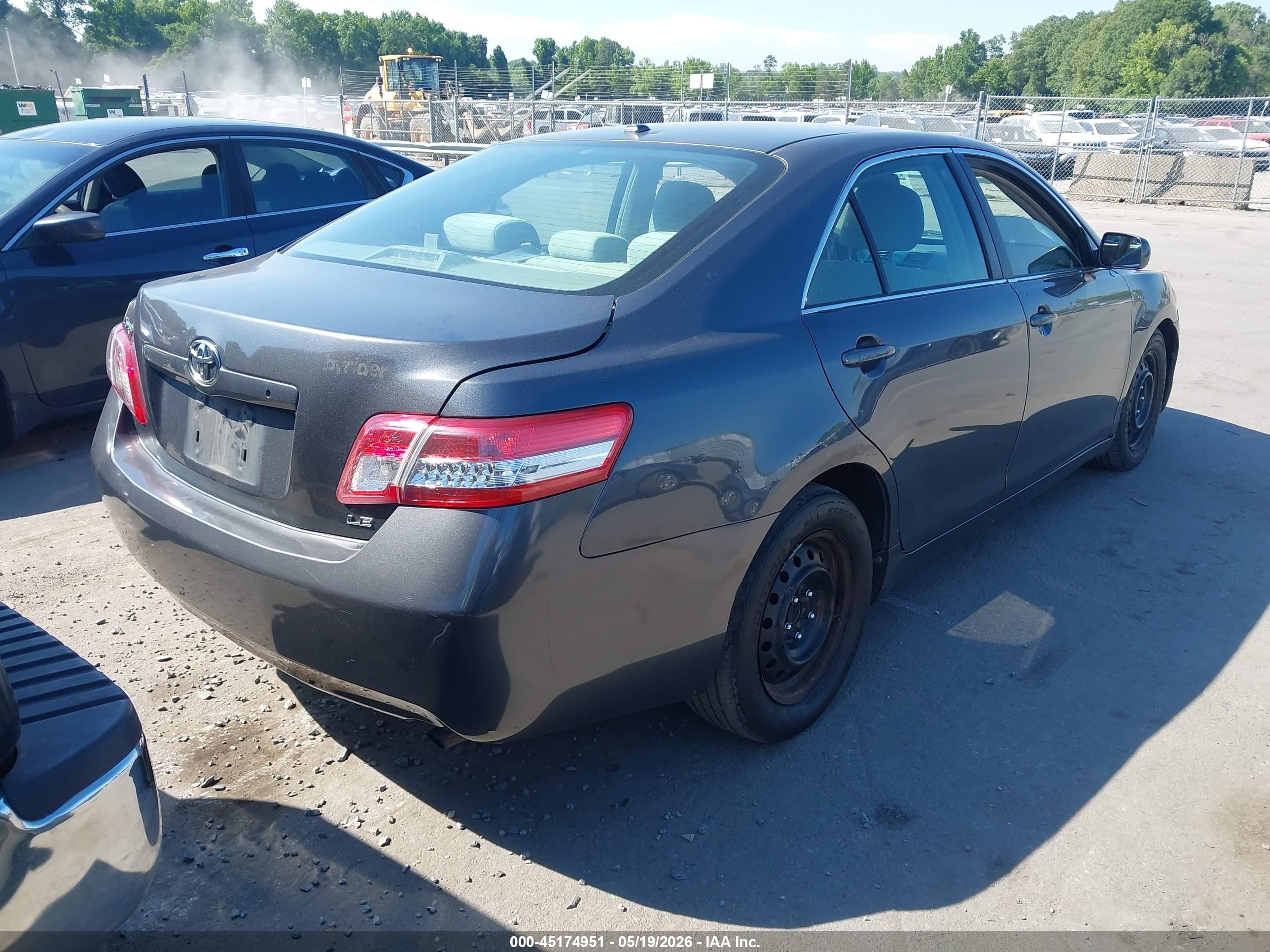 2011 Toyota Camry Le Gray vin: 4T1BF3EK6BU219653