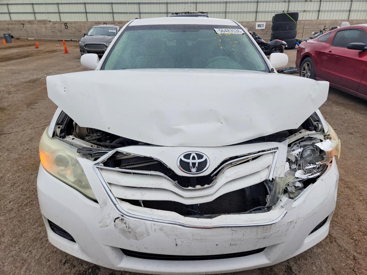 2011 Toyota Camry Base Белый vin: 4T1BF3EK6BU581739